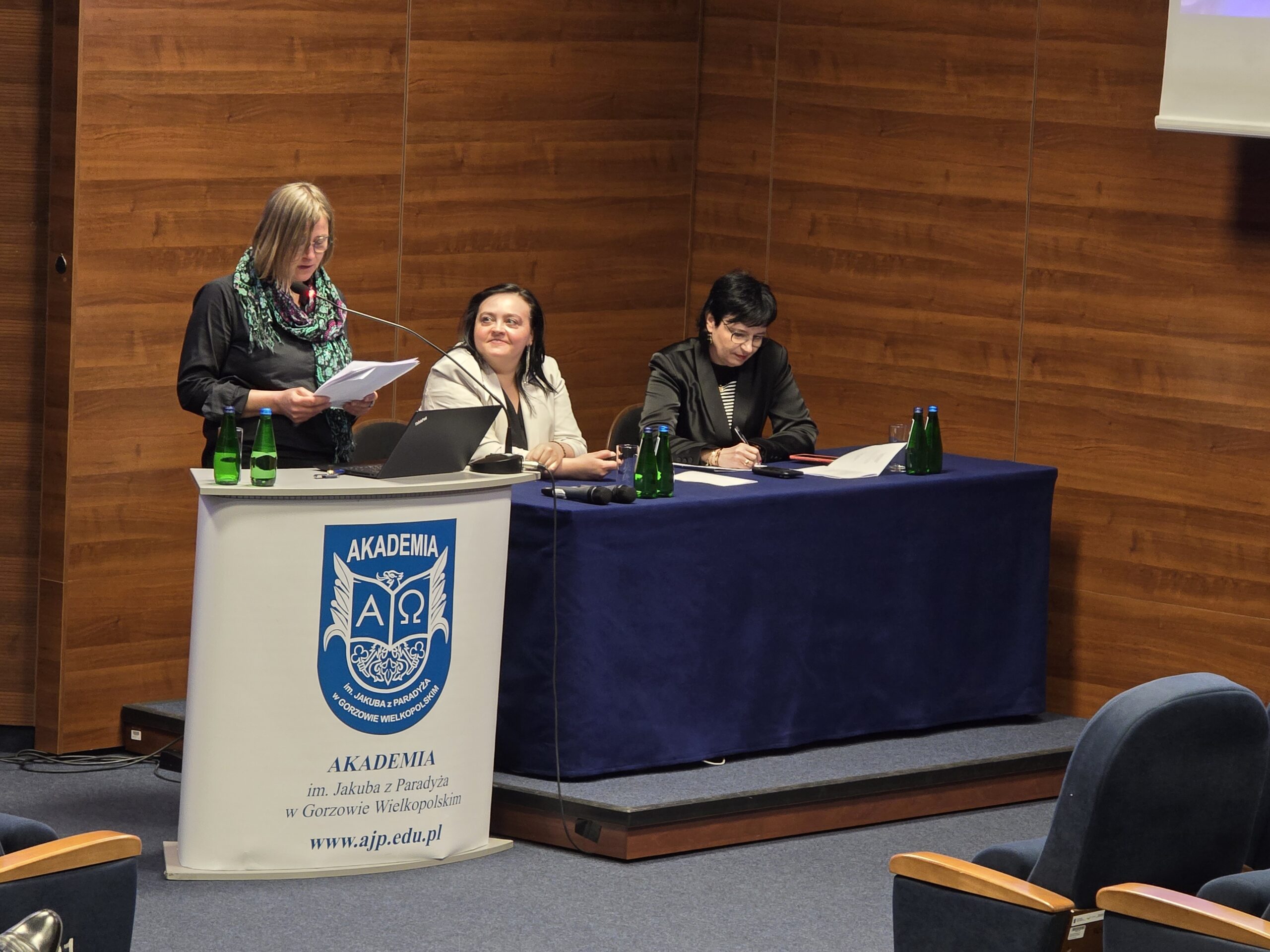 Na zdjęciu: dr hab. prof. AJP Magdalena Jaworska, dr Joanna Rutkowska oraz prof. AJP dr hab. Beata A. Orłowska.