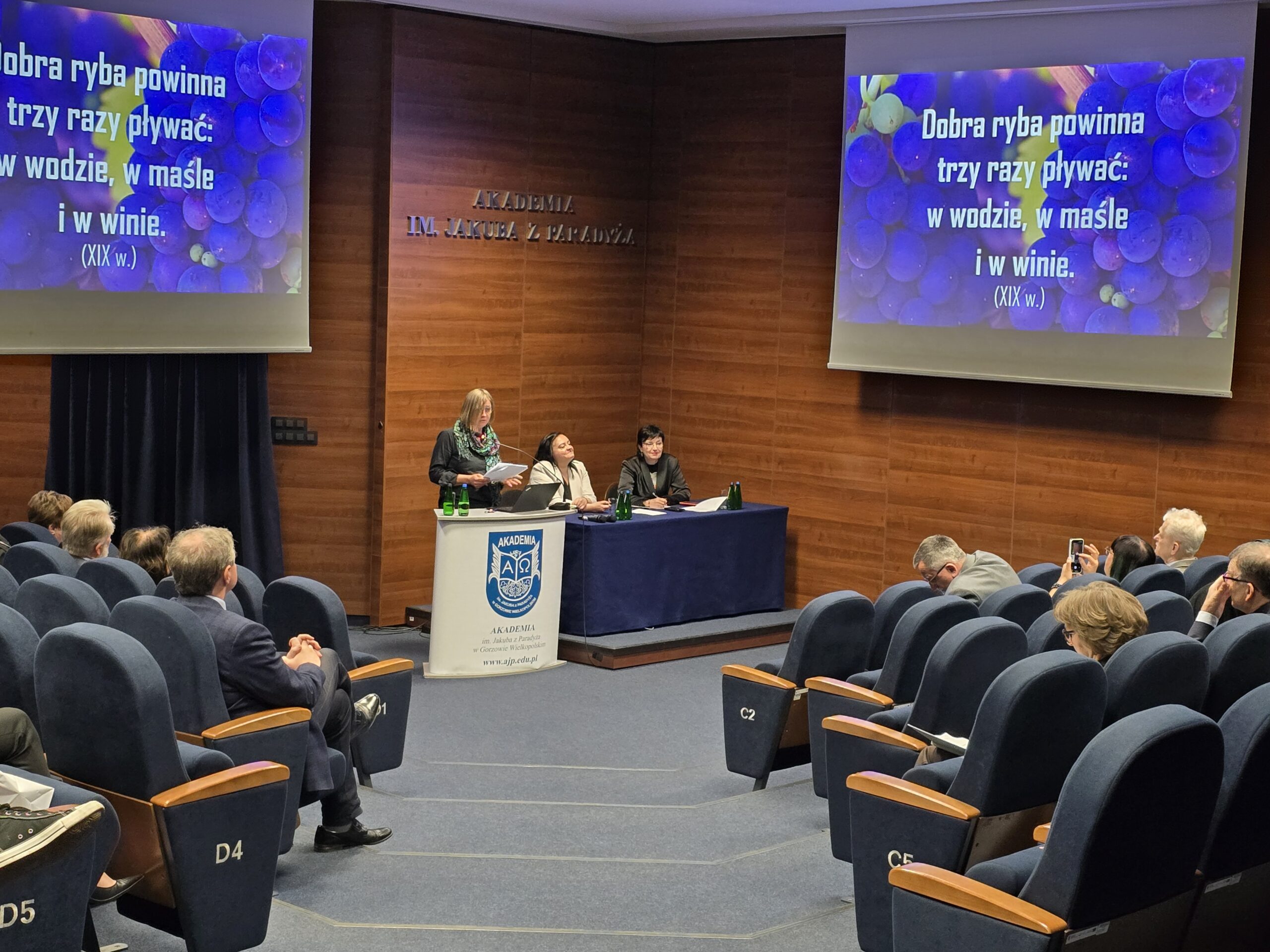 Na zdjęciu: dr hab. prof. AJP Magdalena Jaworska, dr Joanna Rutkowska oraz prof. AJP dr hab. Beata A. Orłowska.