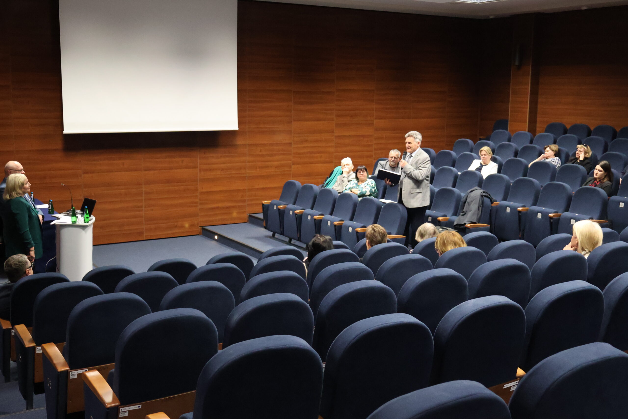 Obrady podczas konferencji.