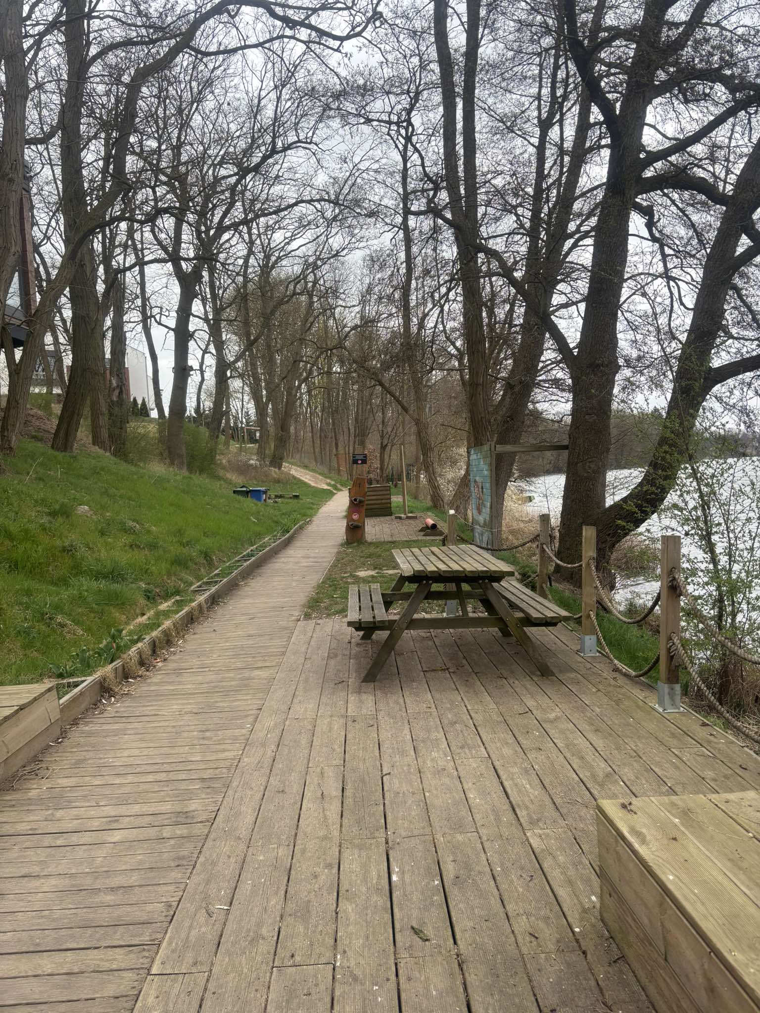 Terenowe zajęcia studentek I i II roku turystyki i rekreacji