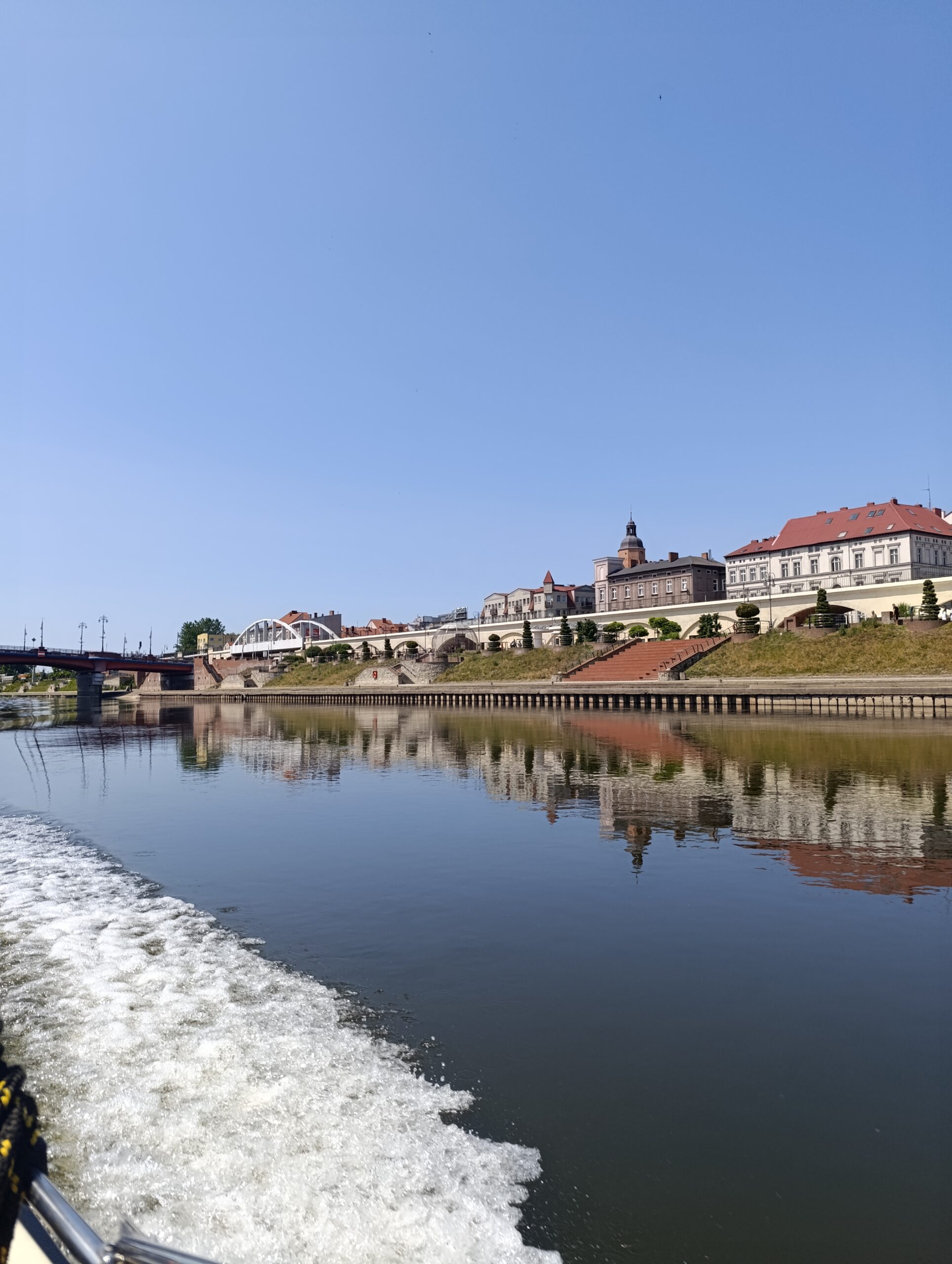 Na zdjęciu widok z motorówki na Gorzów Wielkopolski.