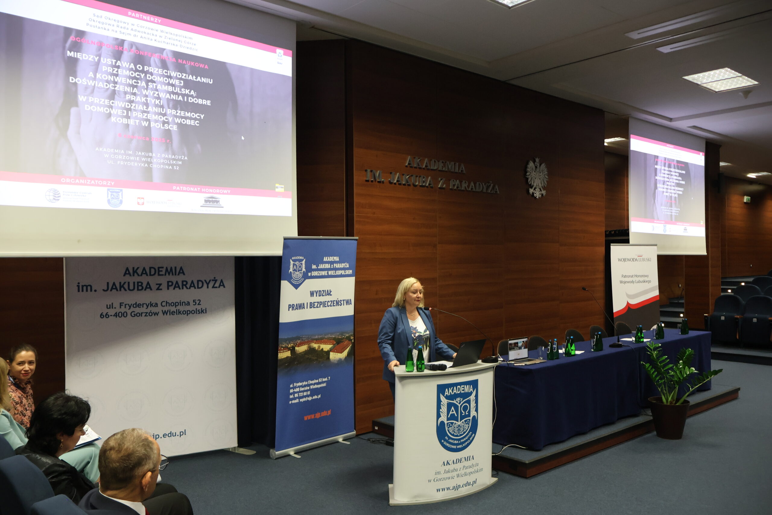 Na zdjęciu prof. AJP dr Małgorzata Trocka podczas konferencji.
