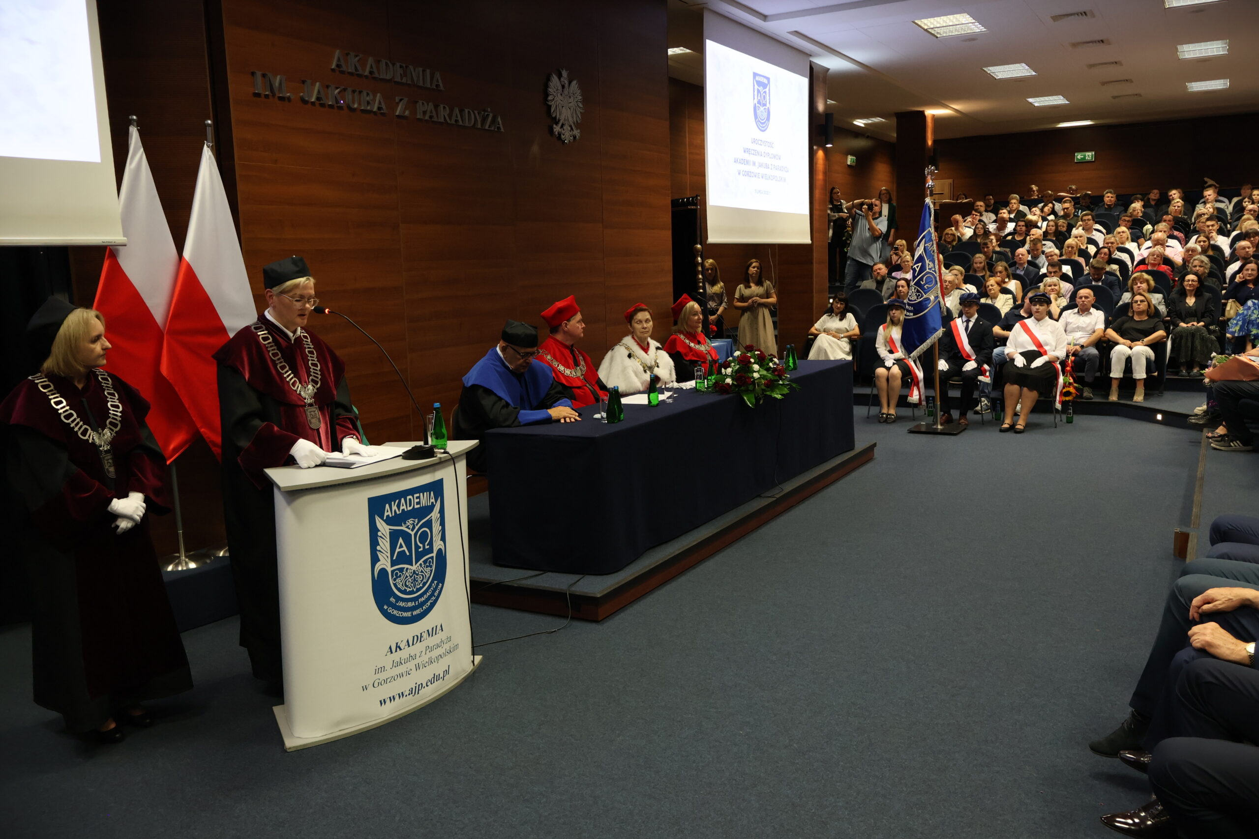 Na zdjęciu przemawia Dziekan prof. AJP dr hab. Magdalena Byczkowska.