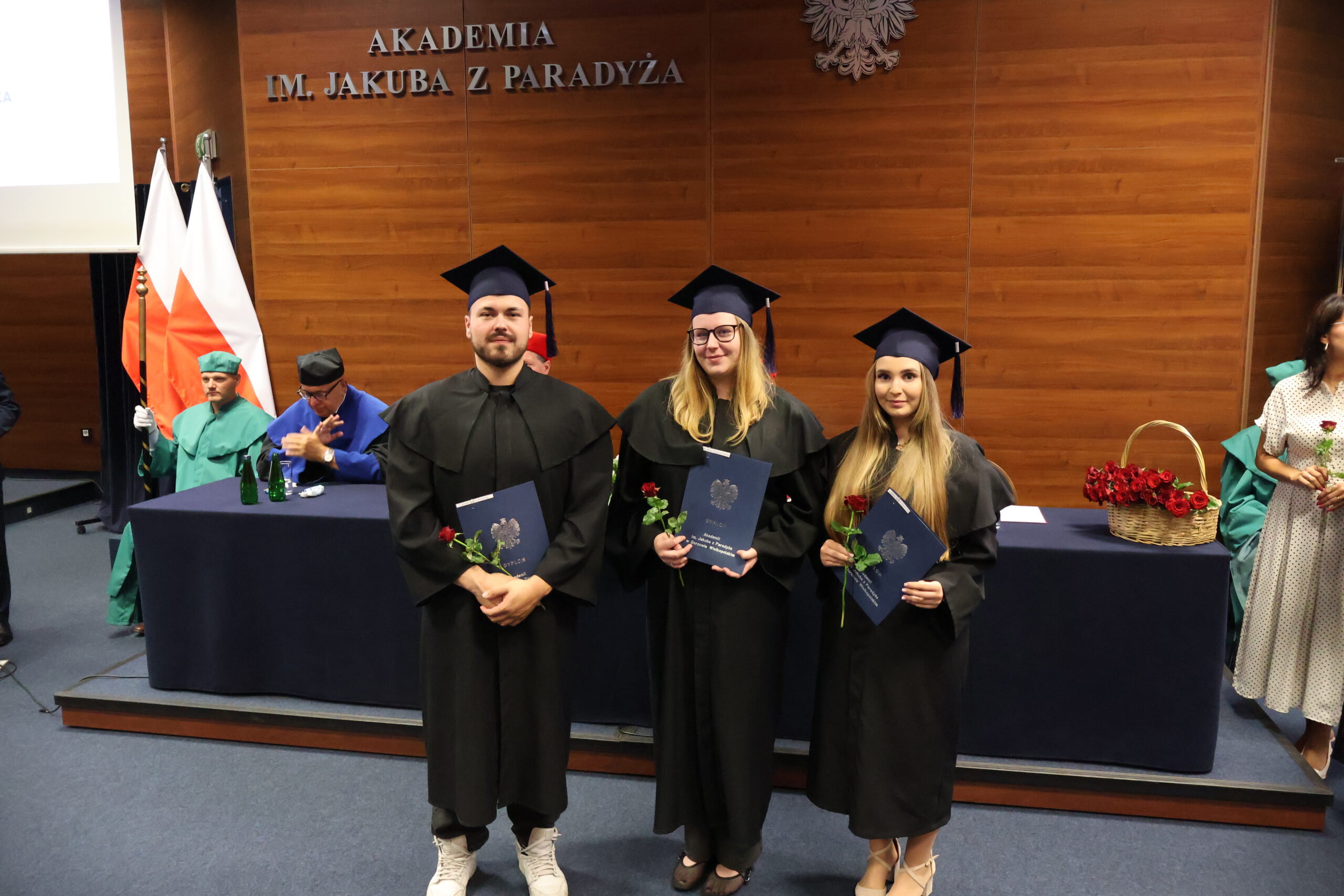 Na zdjęciu Absolwenci AJP.