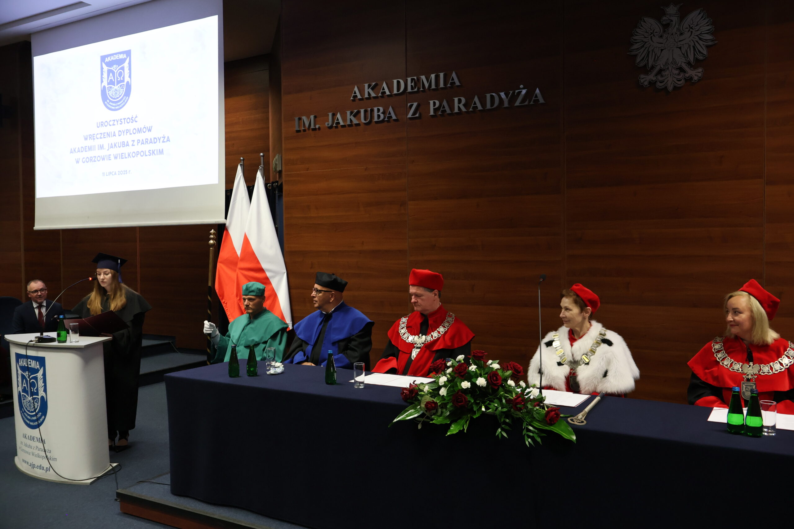 Na zdjęciu przemawia przedstawicielka Absolwentów Zofia Stachrowska.