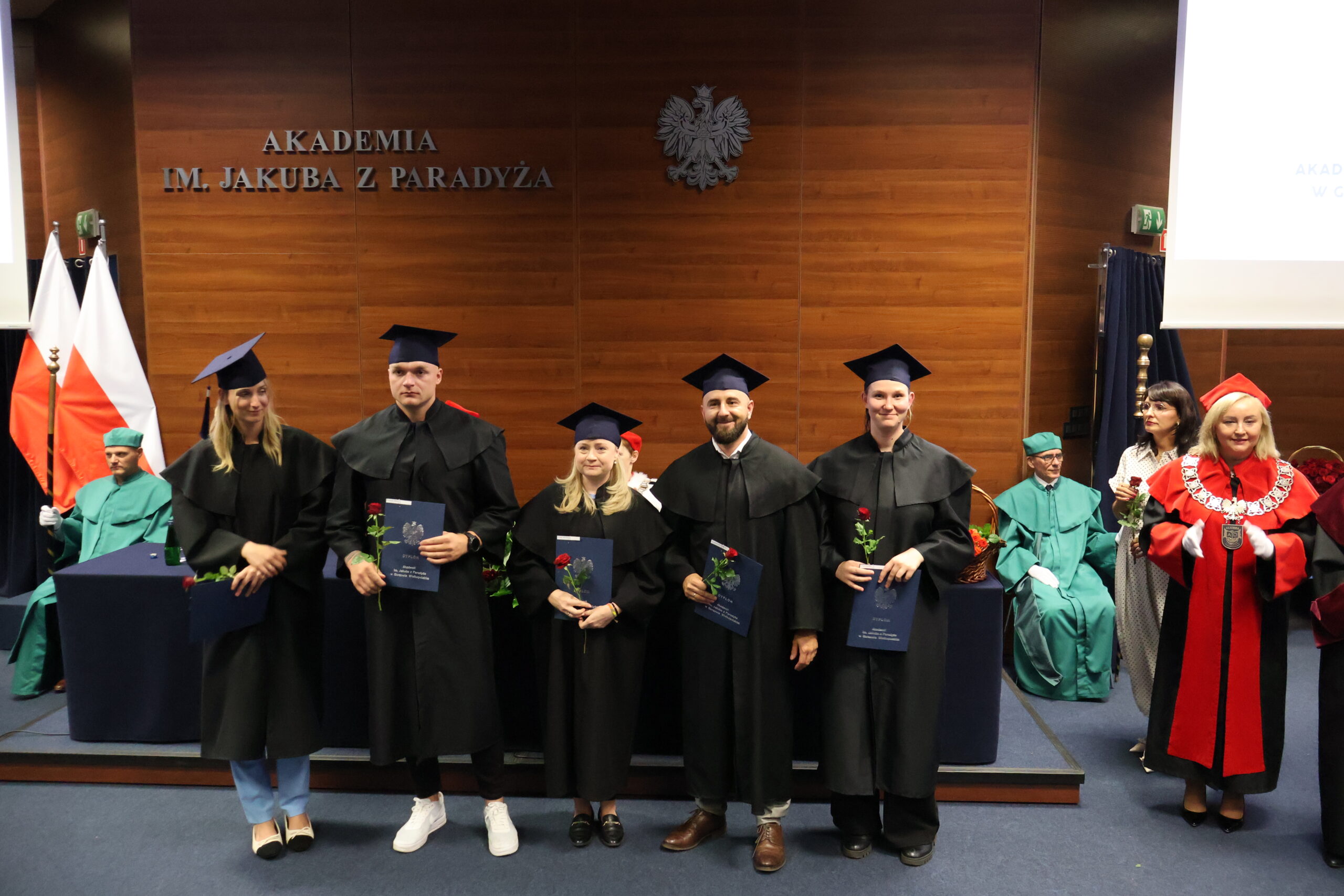 Na zdjęciu Absolwenci AJP.