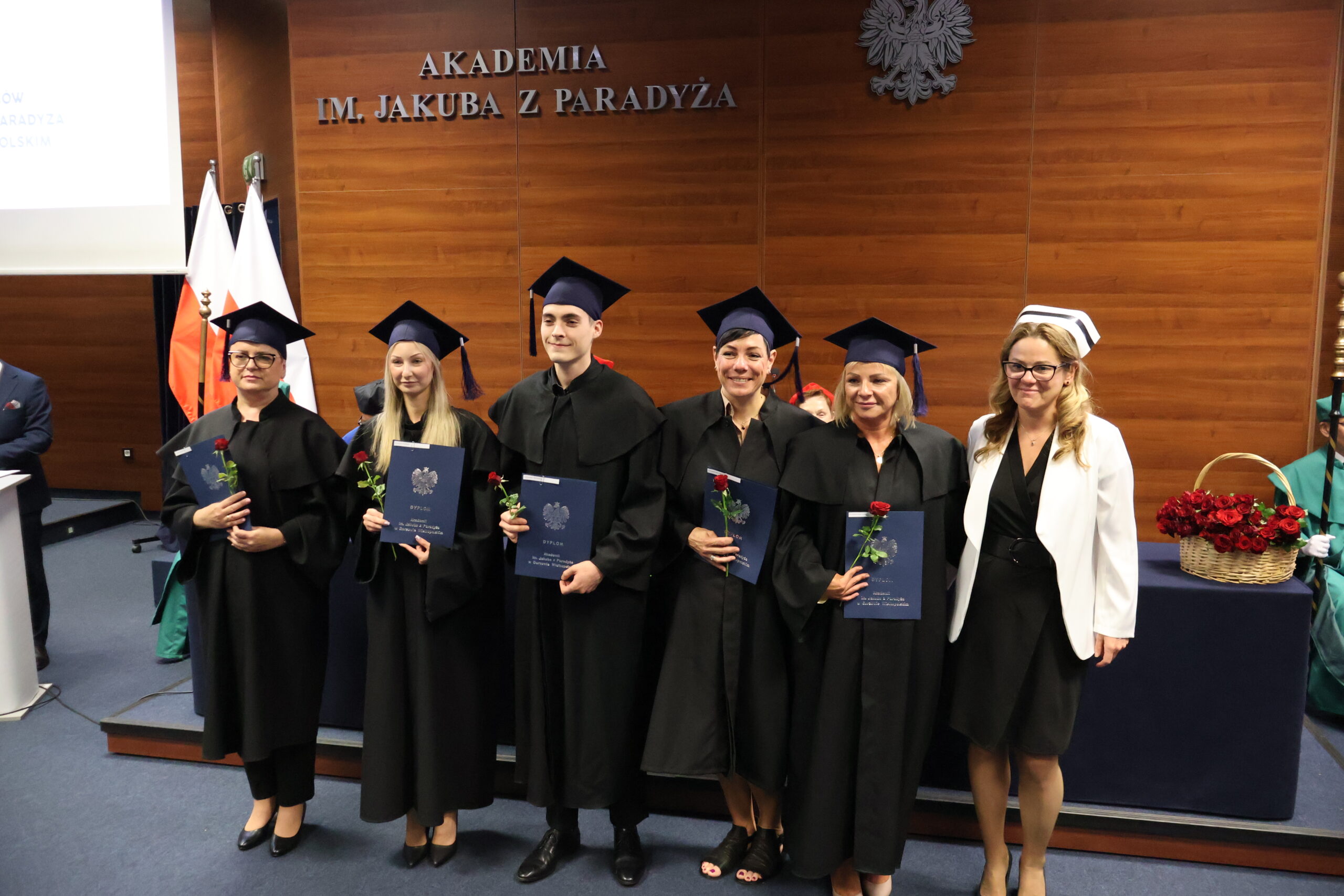 Na zdjęciu Absolwenci AJP.