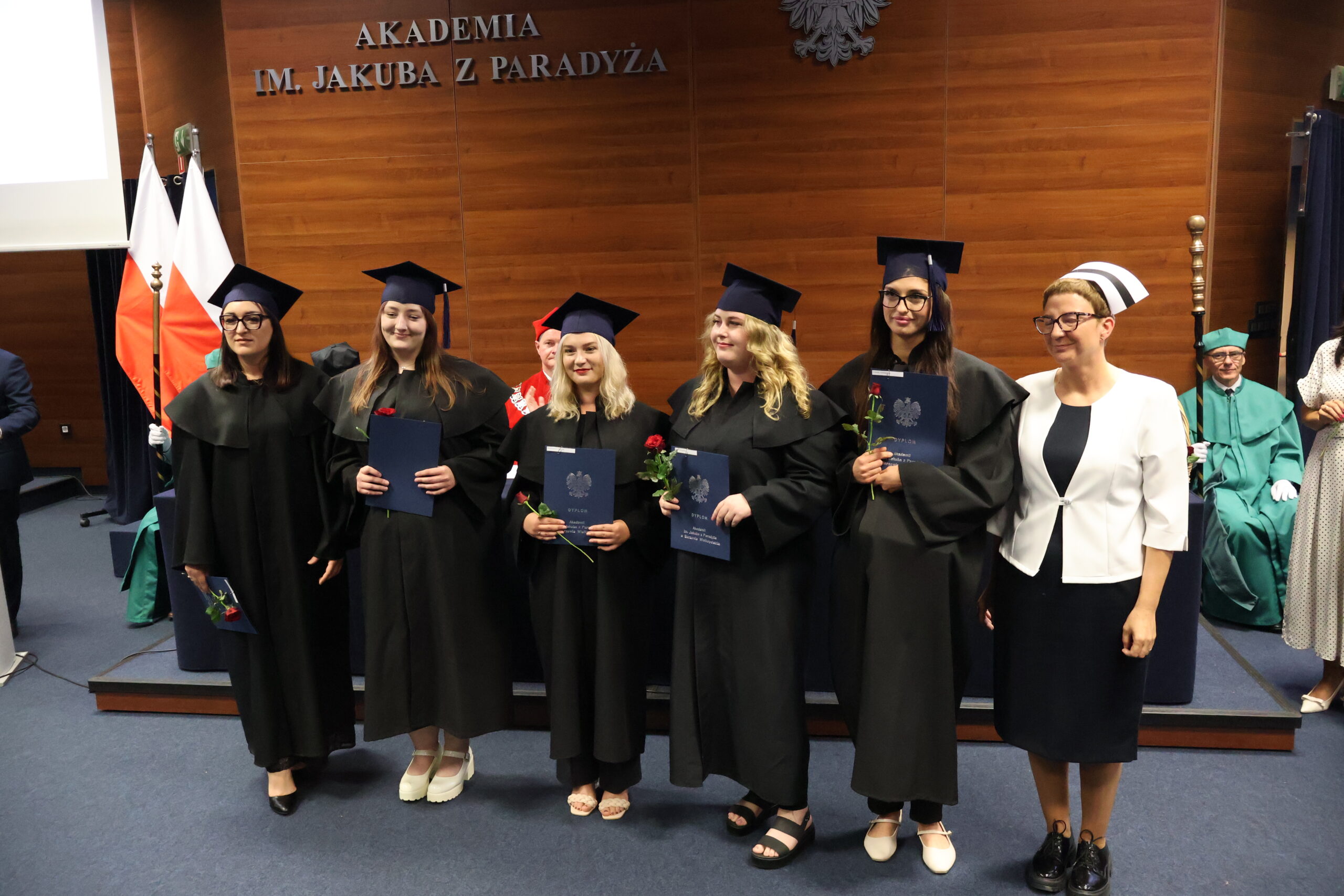 Na zdjęciu Absolwenci AJP.