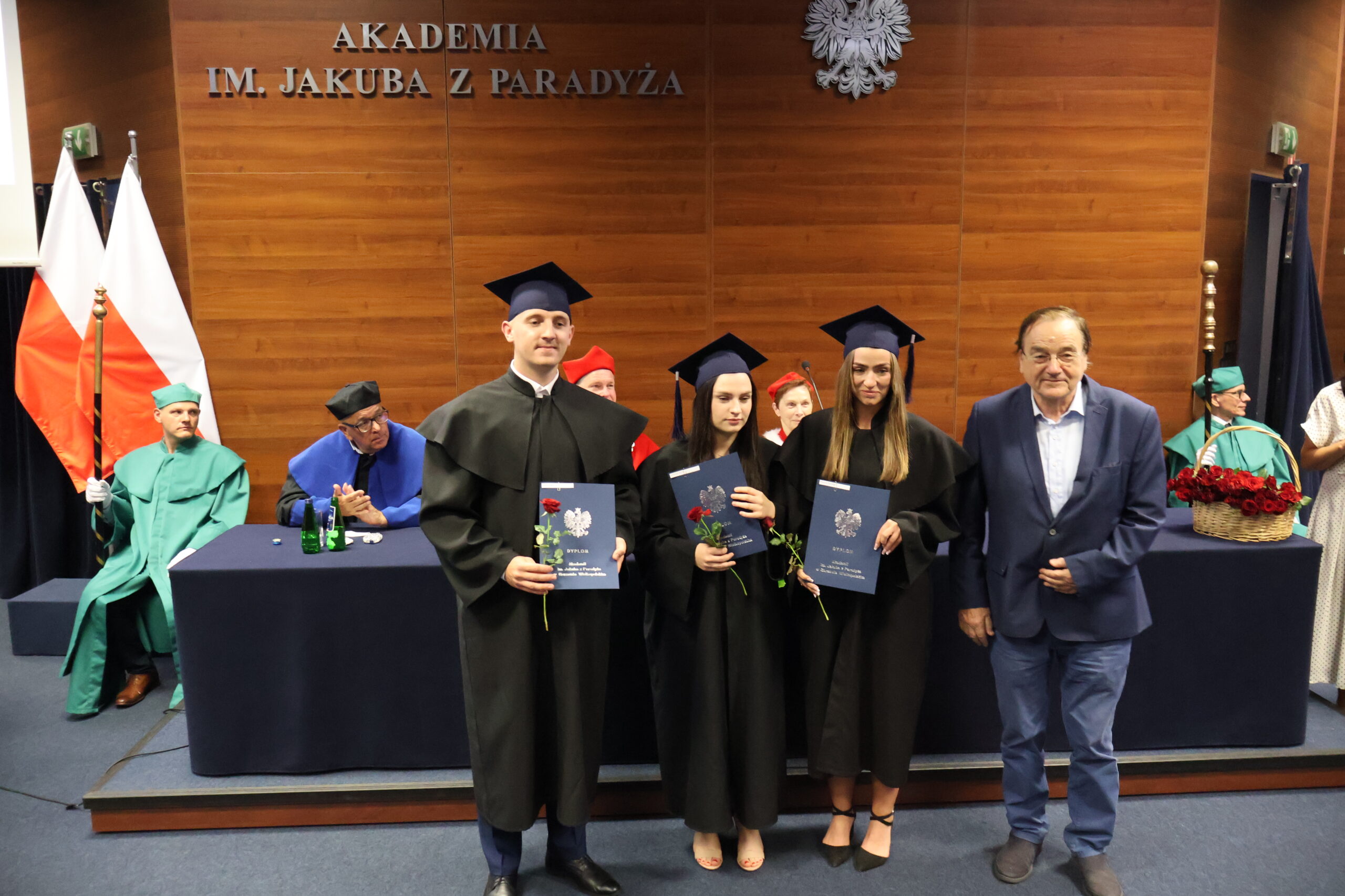 Na zdjęciu Absolwenci AJP.