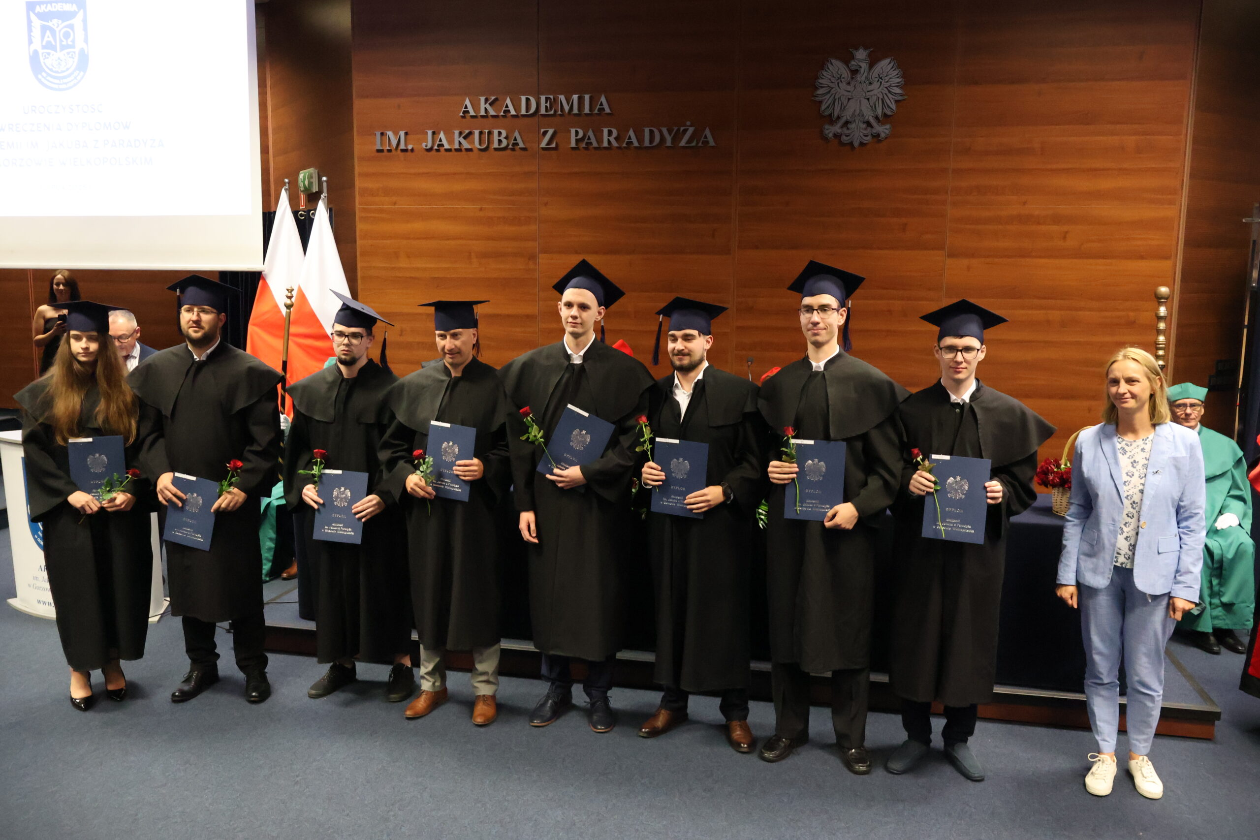 Na zdjęciu Absolwenci AJP.