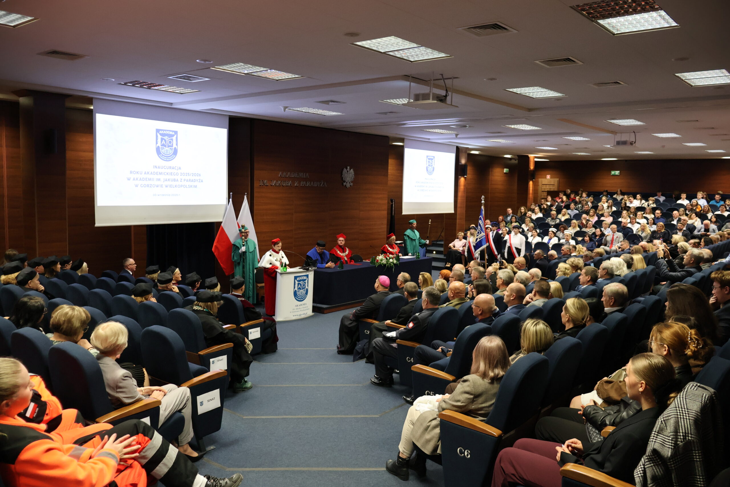 Na zdjęciu JM Rektor prof. dr hab. Elżbieta Skorupska-Raczyńska podczas Inauguracji Roku Akademickiego 2025/2026.