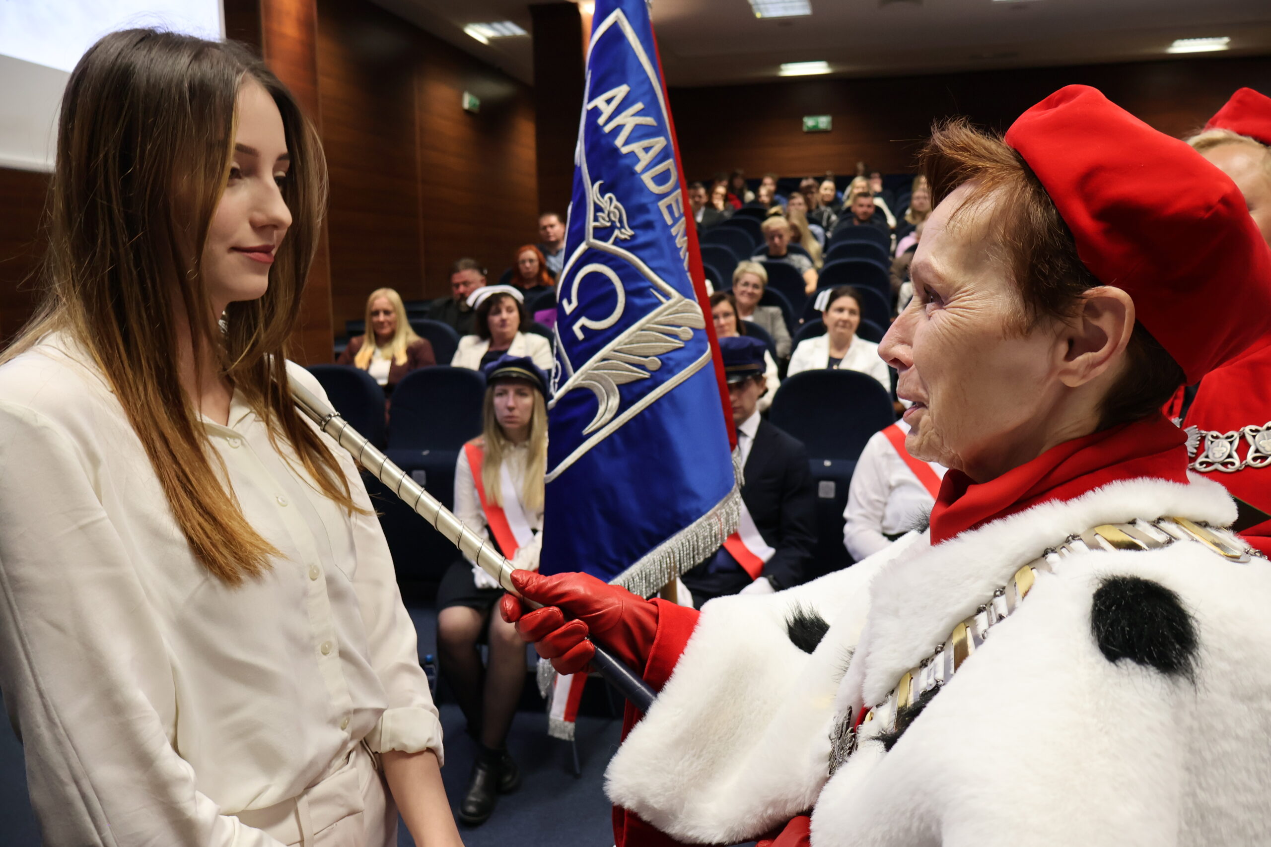 Na zdjęciu JM Rektor prof. dr hab. Elżbieta Skorupska-Raczyńska podczas Immatrykulacji studentów.
