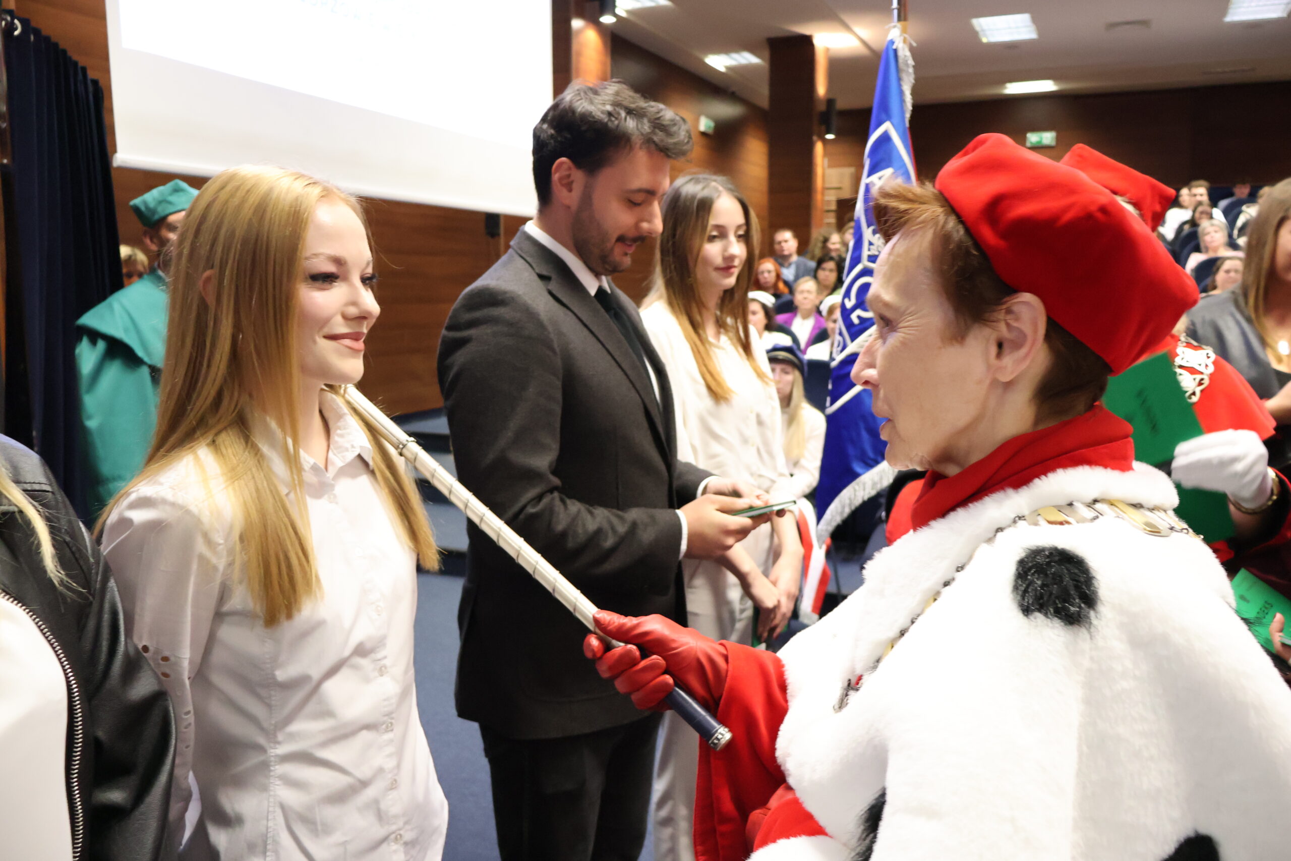 Na zdjęciu JM Rektor prof. dr hab. Elżbieta Skorupska-Raczyńska podczas Immatrykulacji studentów.