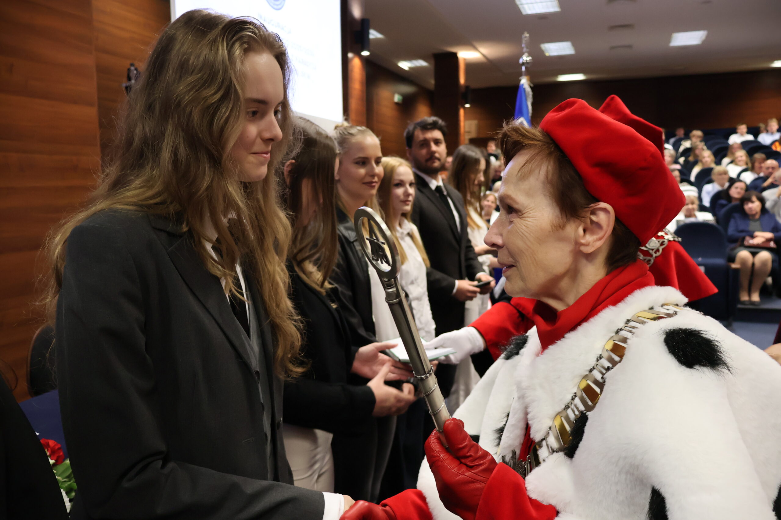Na zdjęciu JM Rektor prof. dr hab. Elżbieta Skorupska-Raczyńska podczas Immatrykulacji studentów.