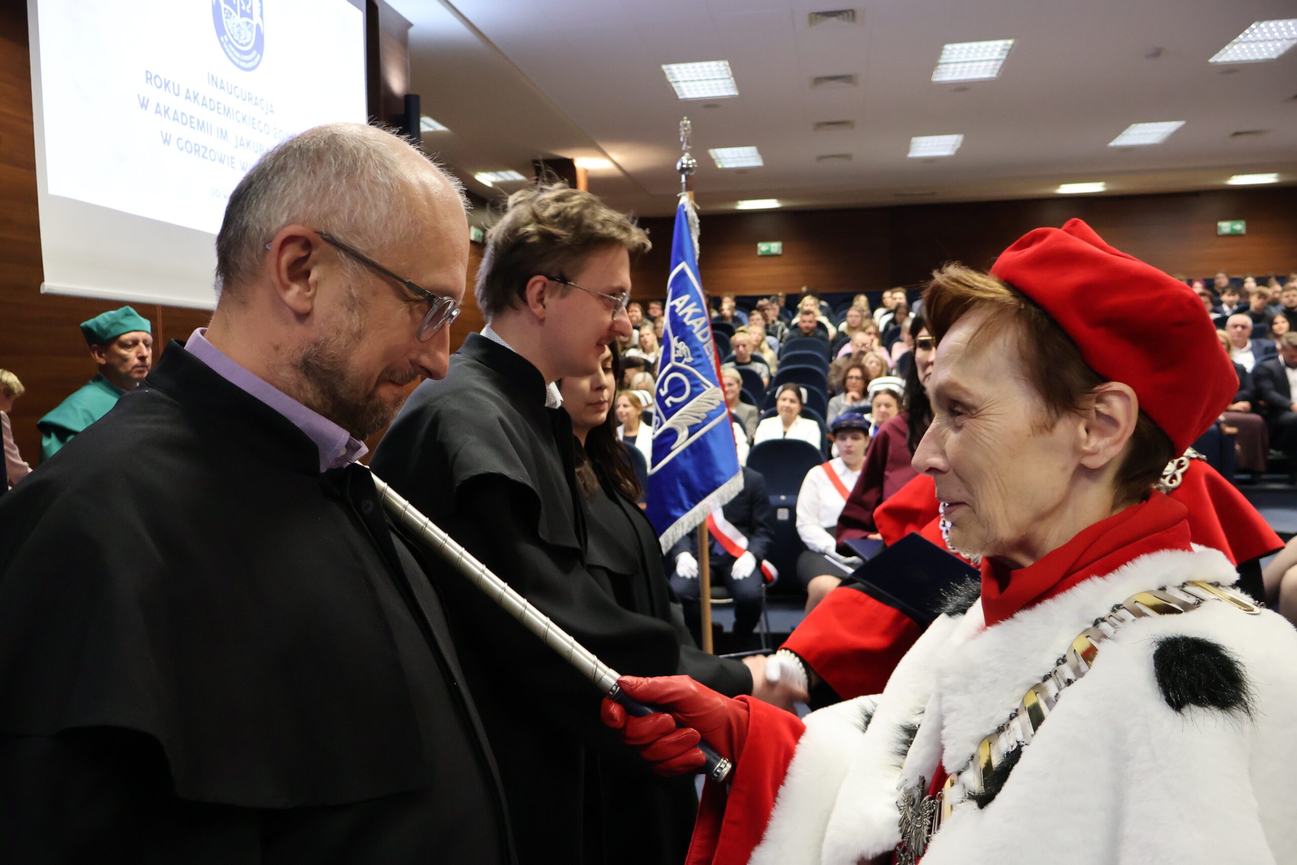 Na zdjęciu JM Rektor prof. dr hab. Elżbieta Skorupska-Raczyńska podczas Immatrykulacji studentów i doktorantów.