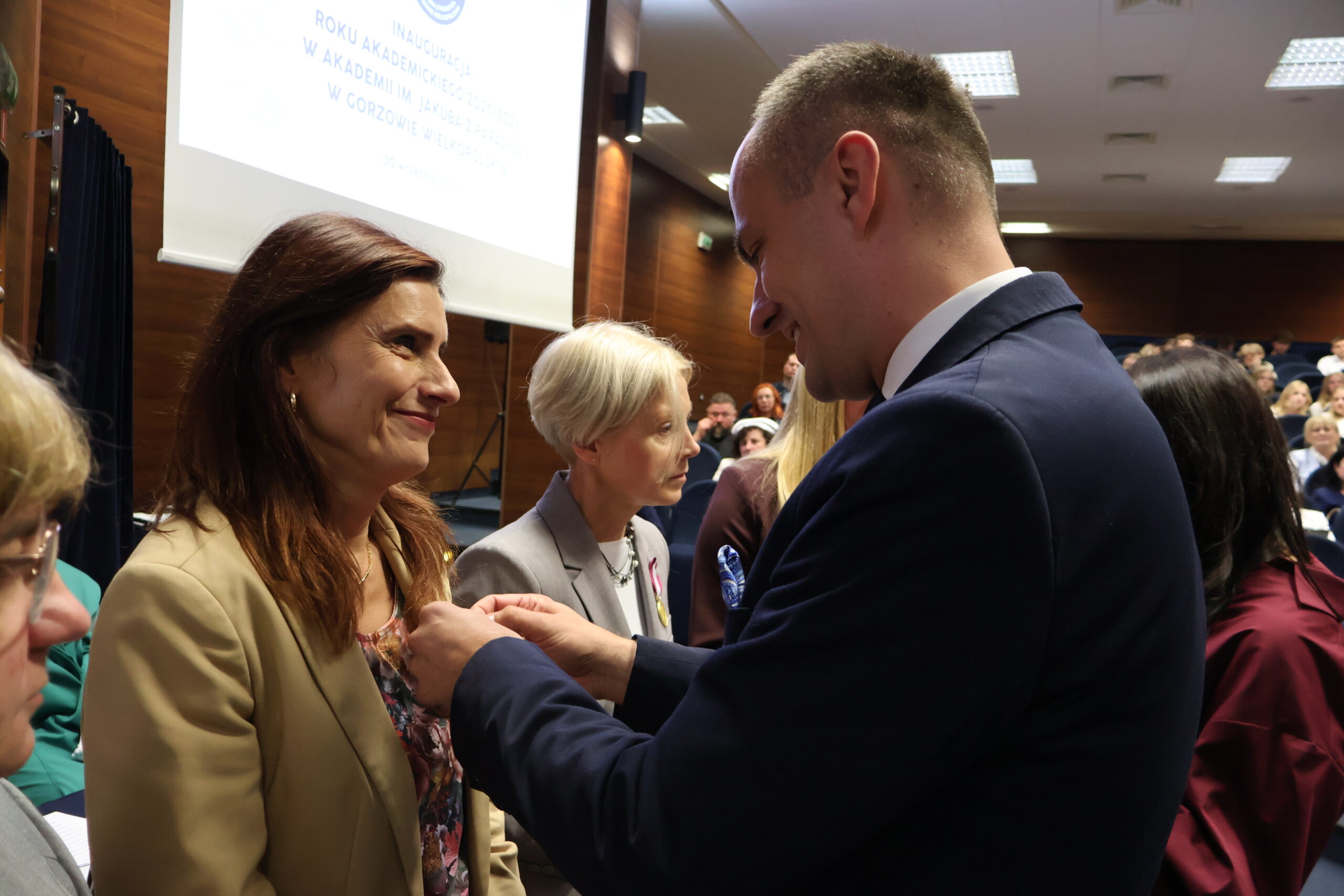 Na zdjęciu wręczenie odznaczeń Prezydenta Rzeczypospolitej Polskiej, które wręczył Wicewojewoda Lubuski Maciej Siwicki.