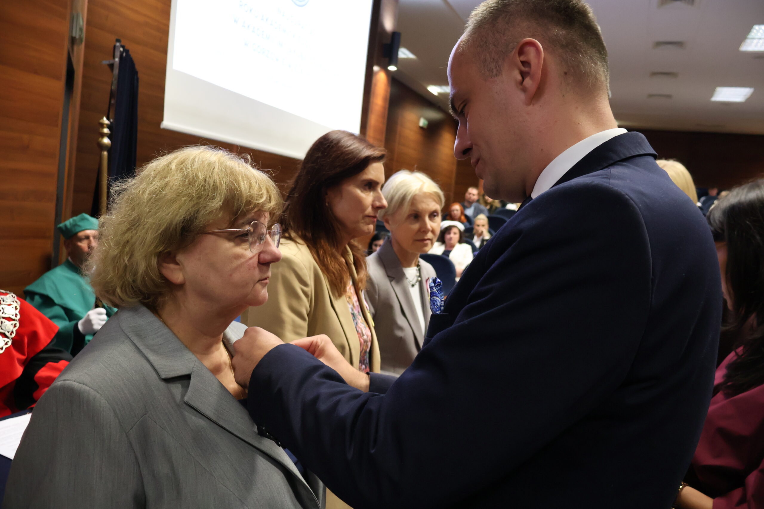 Na zdjęciu wręczenie odznaczeń Prezydenta Rzeczypospolitej Polskiej, które wręczył Wicewojewoda Lubuski Maciej Siwicki.