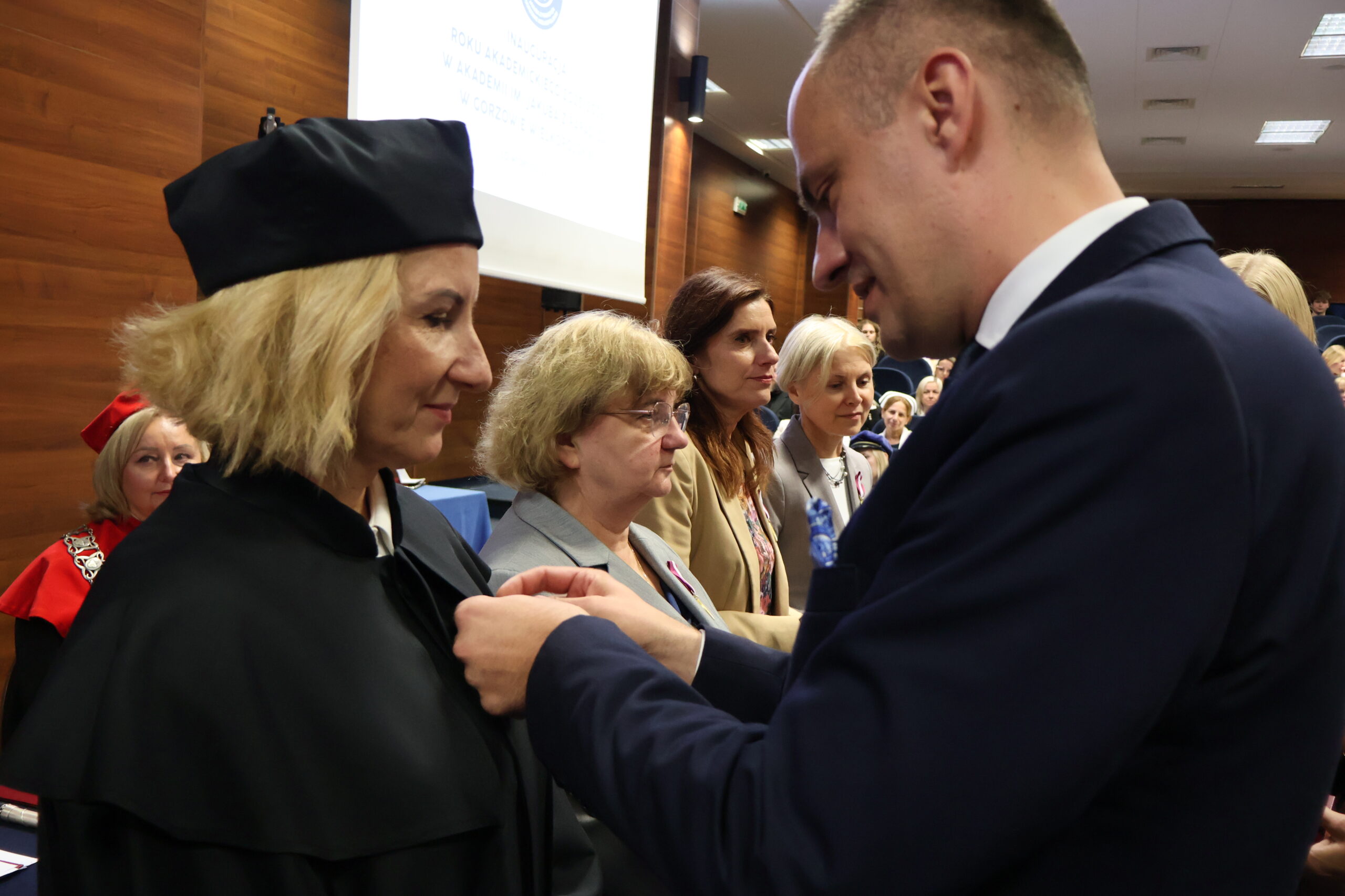 Na zdjęciu wręczenie odznaczeń Prezydenta Rzeczypospolitej Polskiej, które wręczył Wicewojewoda Lubuski Maciej Siwicki.
