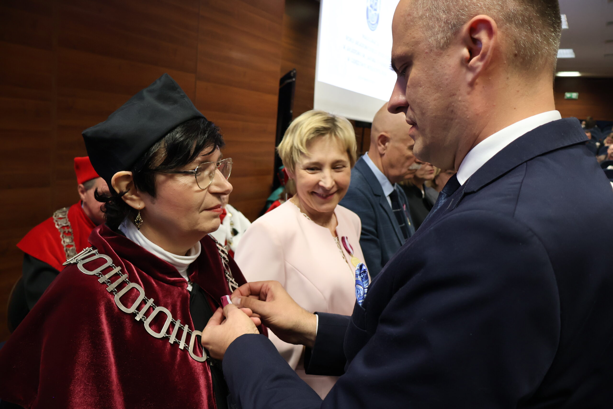 Na zdjęciu wręczenie odznaczeń Prezydenta Rzeczypospolitej Polskiej, które wręczył Wicewojewoda Lubuski Maciej Siwicki.