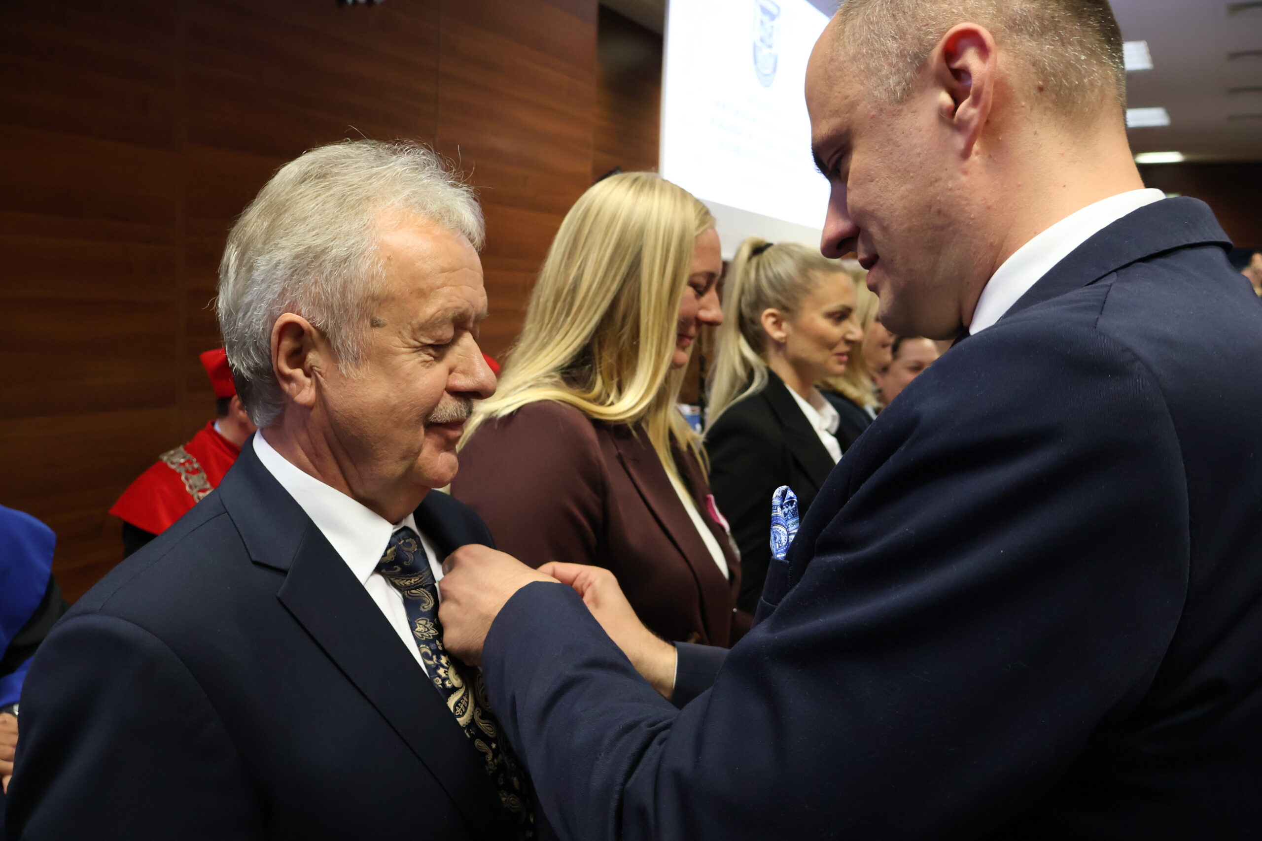 Na zdjęciu wręczenie odznaczeń Prezydenta Rzeczypospolitej Polskiej, które wręczył Wicewojewoda Lubuski Maciej Siwicki.