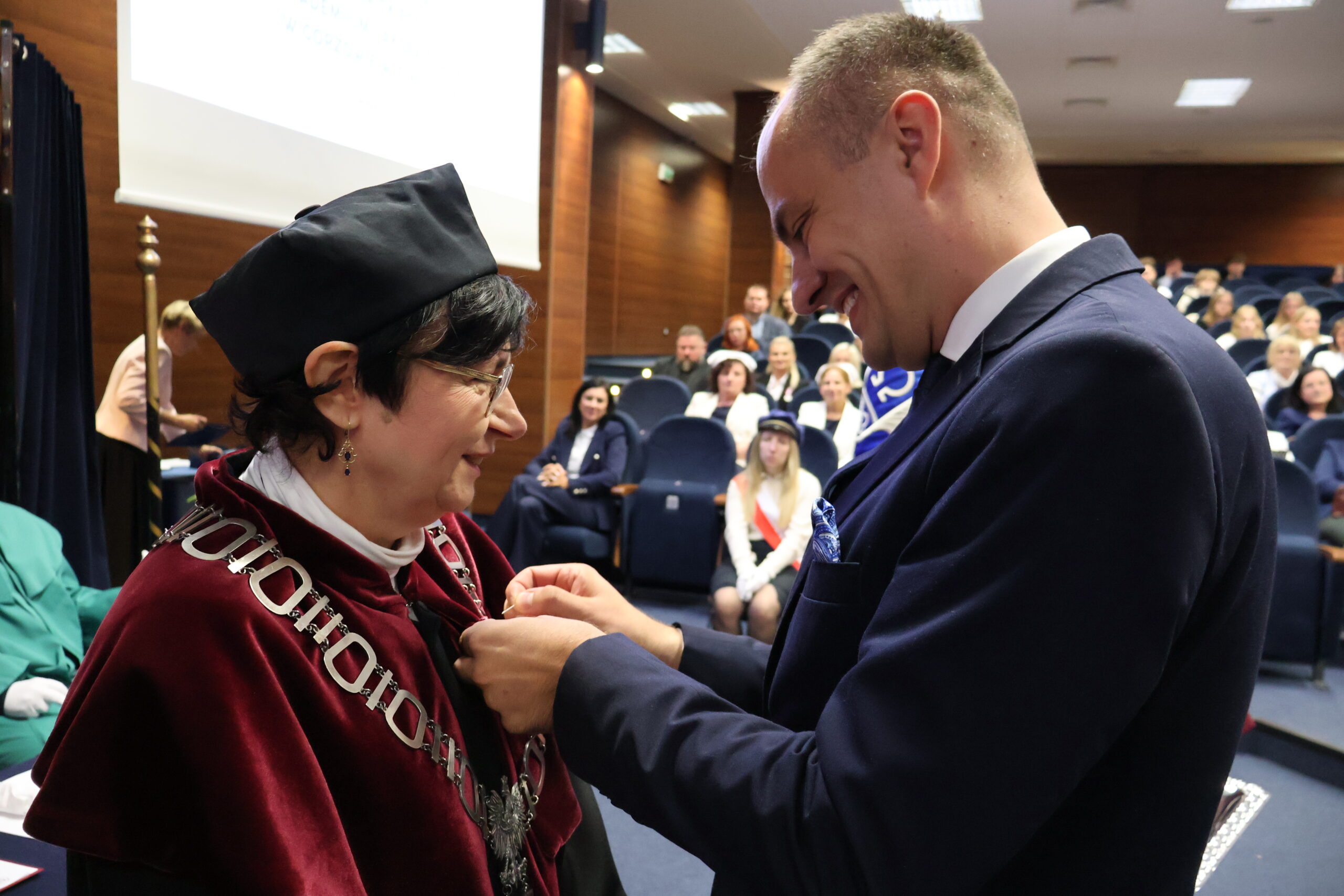 Na zdjęciu wręczenie odznaczeń Prezydenta Rzeczypospolitej Polskiej, które wręczył Wicewojewoda Lubuski Maciej Siwicki.
