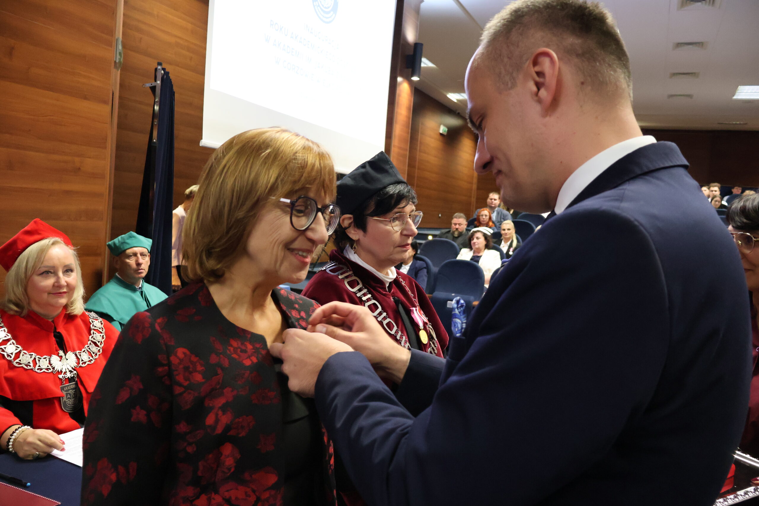 Na zdjęciu wręczenie odznaczeń Prezydenta Rzeczypospolitej Polskiej, które wręczył Wicewojewoda Lubuski Maciej Siwicki.