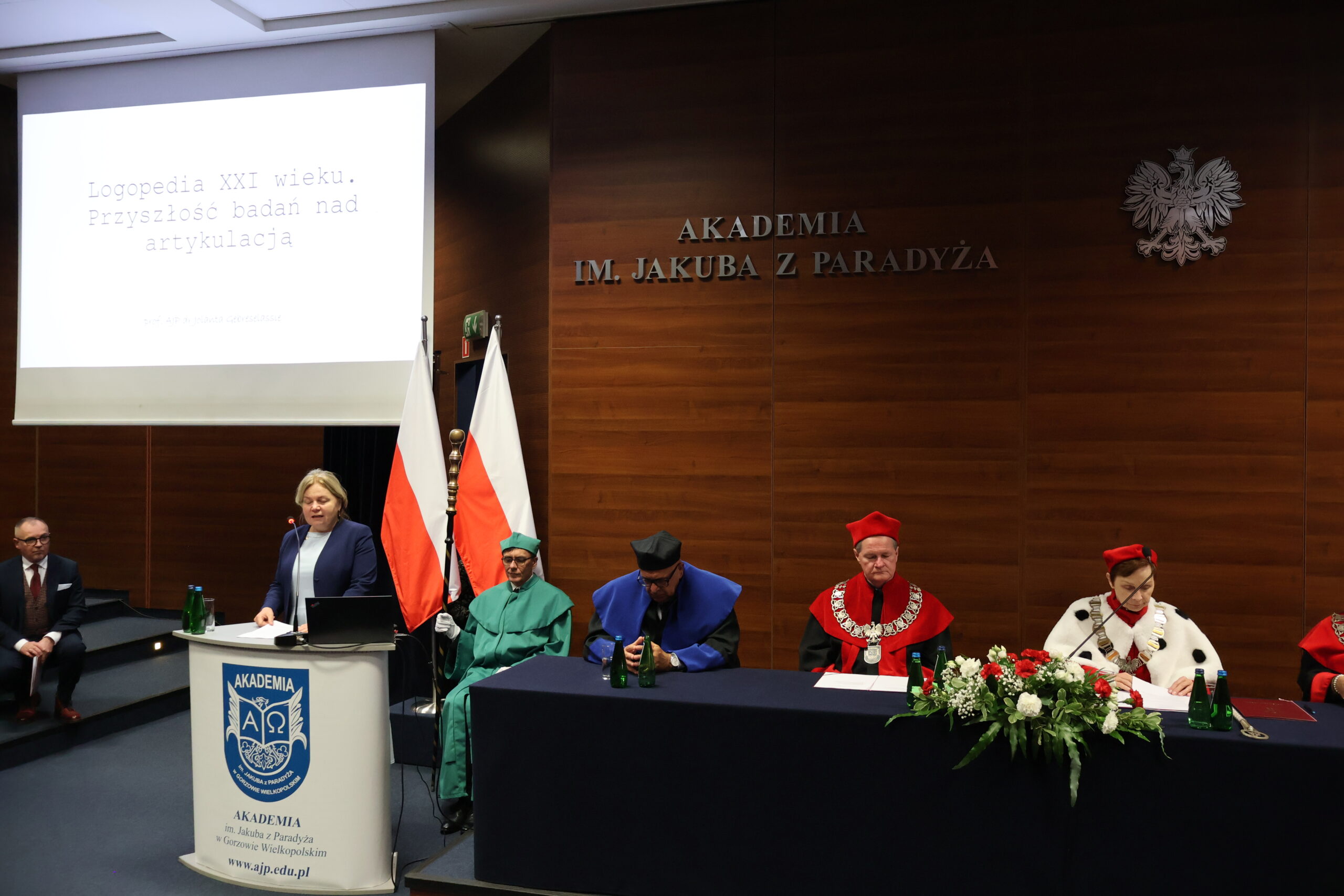 Na zdjęciu prof. AJP dr Jolanta Gebreselassie podczas wykładu inauguracyjnego pt. „Logopedia XXI wieku. Przyszłość badań nad artykulacją”.