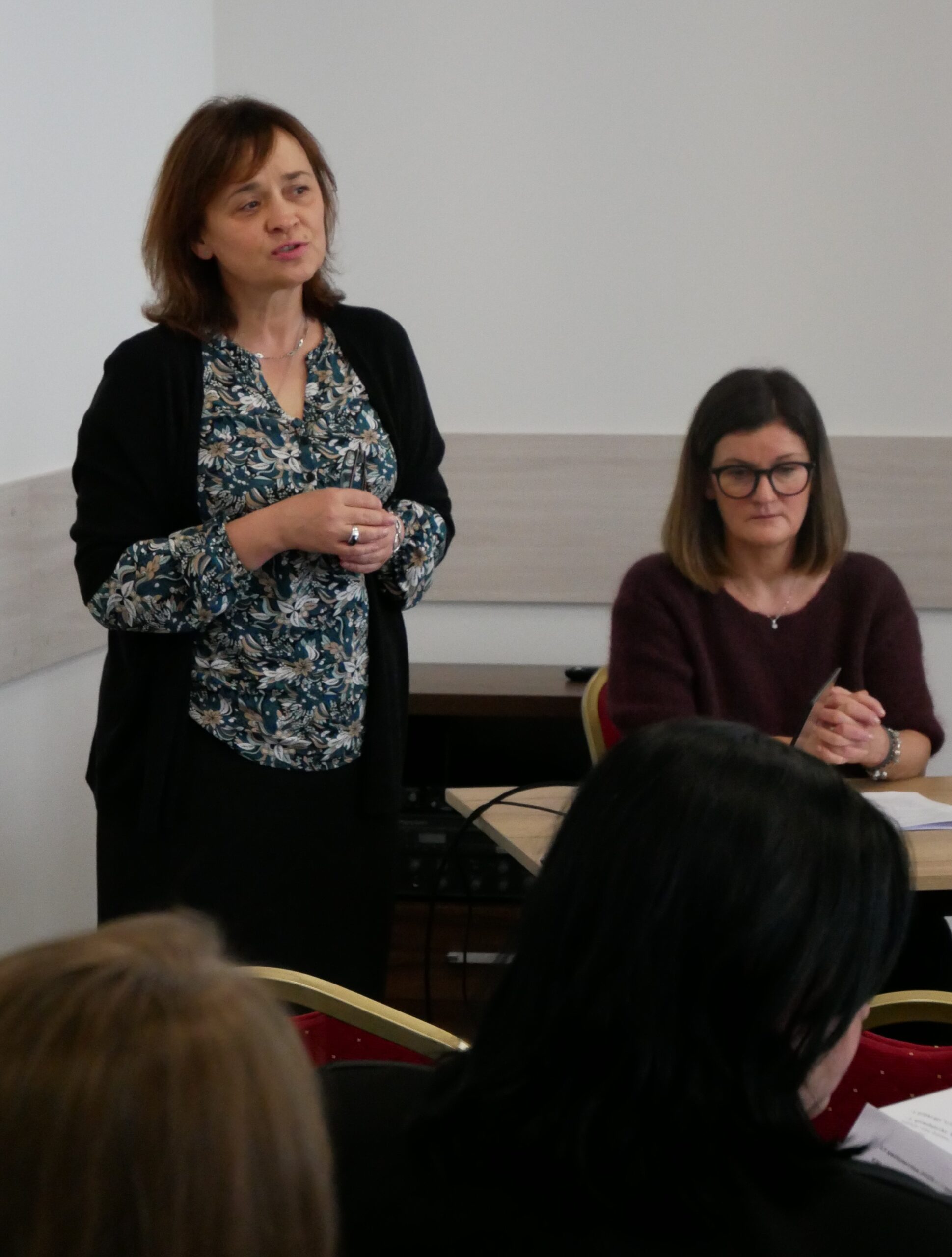 Na zdjęciu: dr hab. prof. UJ Renata Bura podczas wygłaszania referatu