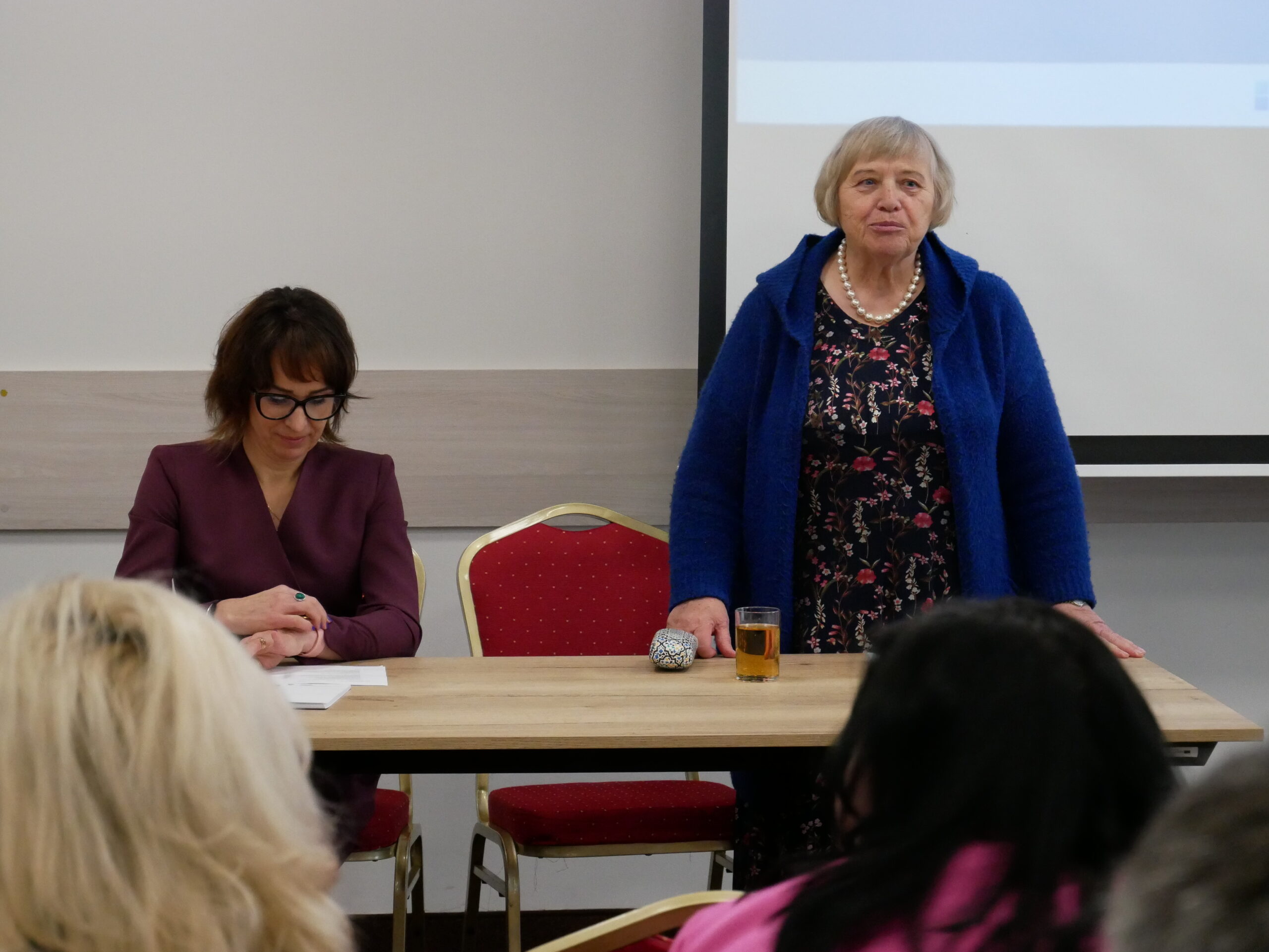 Na zdjęciu od lewej: prof. AJP dr Joanna Kuriańska-Wołoszyn oraz prof. dr hab. Władysława Bryła