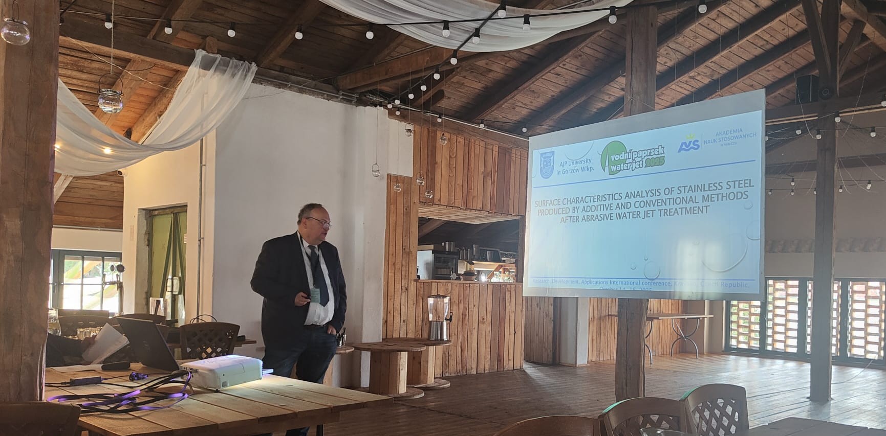 Na zdjęciu: wystąpienie prof. AJP, dr. hab. inż. Andrzeja Pereca