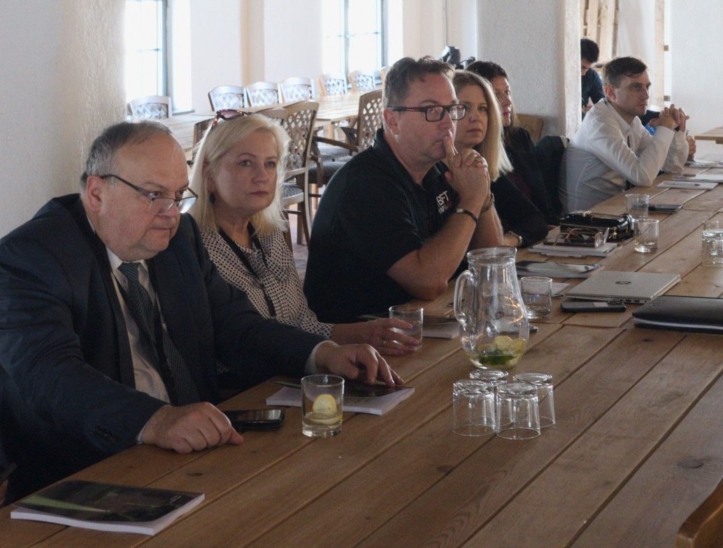 Na zdjęciu: od lewej prof. AJP, dr hab. inż. Andrzej Perec, dr inż. Magdalena Krakowiak i dalej dr inż. Elżbieta Kawecka