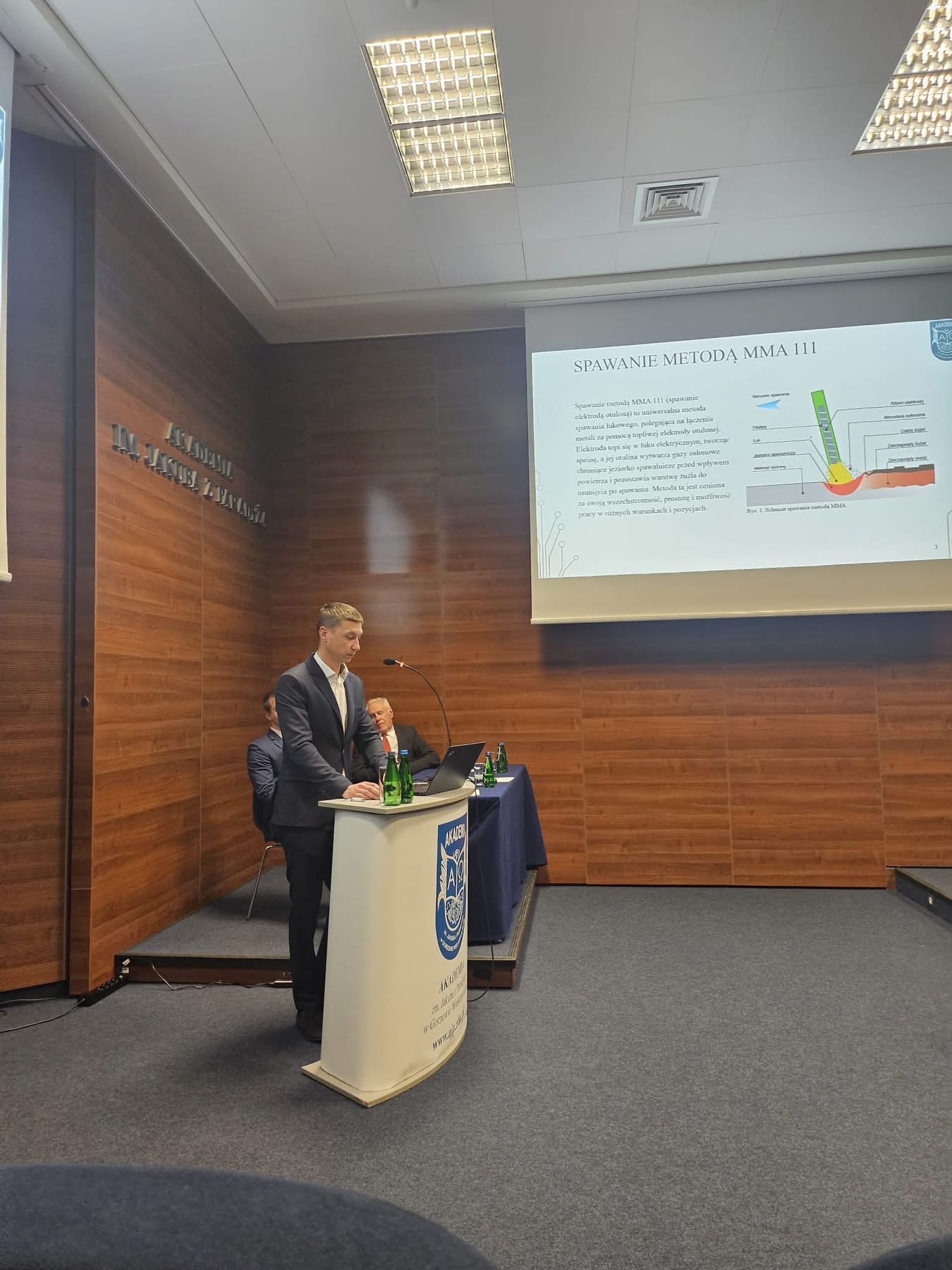 na zdjęciu: mgr inż. Marcin Kłos wygłasza referat