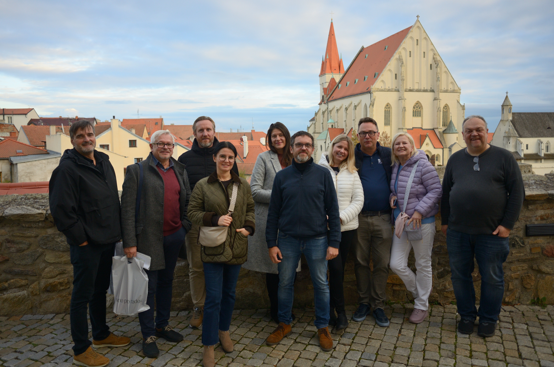 Na zdjęciu: od prawej prof. AJP, dr hab. inż. Andrzej Perec, dr inż. Magdalena Krakowiak i dalej dr inż. Elżbieta Kawecka z polską grupą w Znojmo