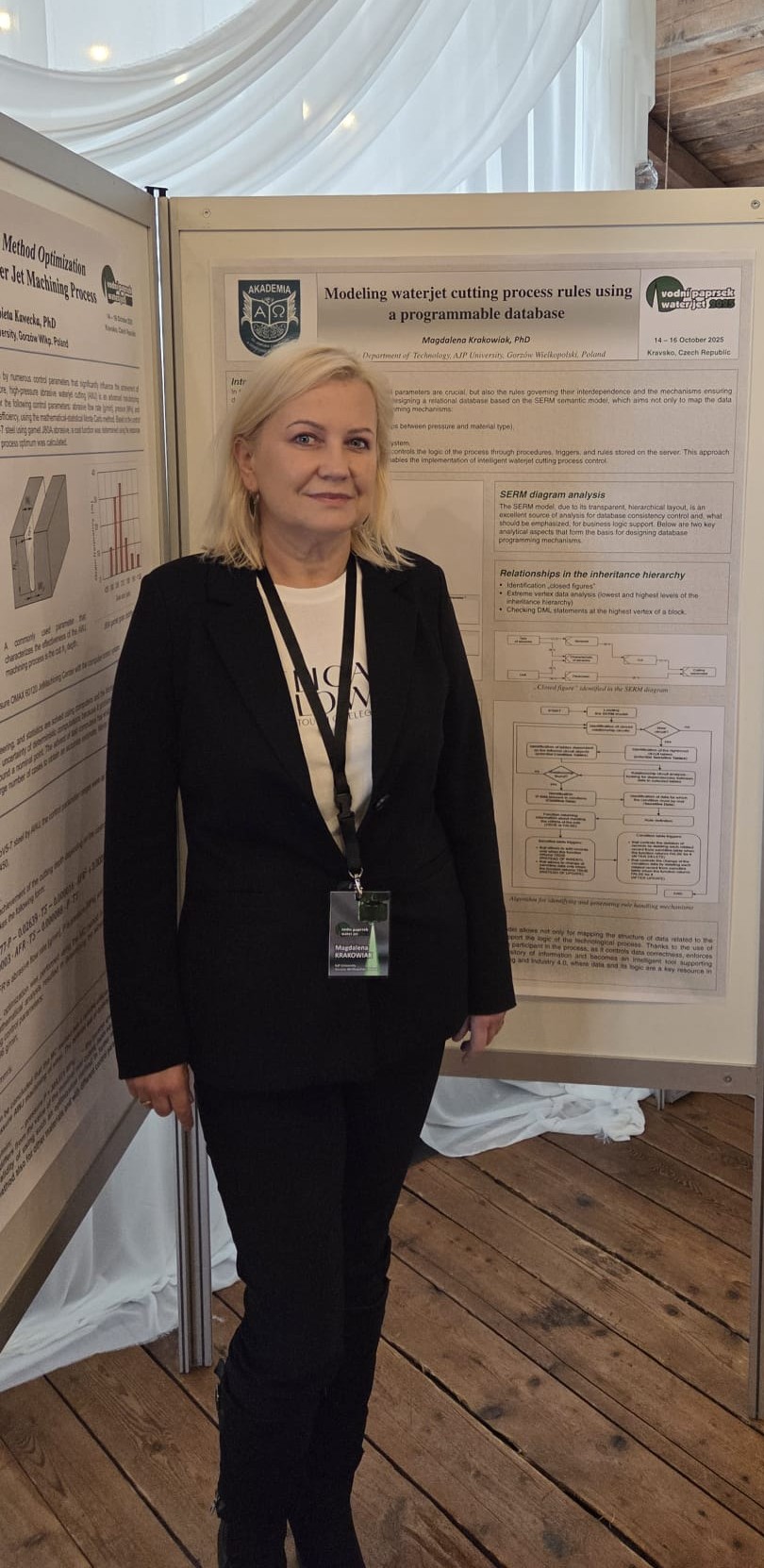 Na zdjęciu: dr inż. Magdalena Krakowiak prezentująca swój poster naukowy
