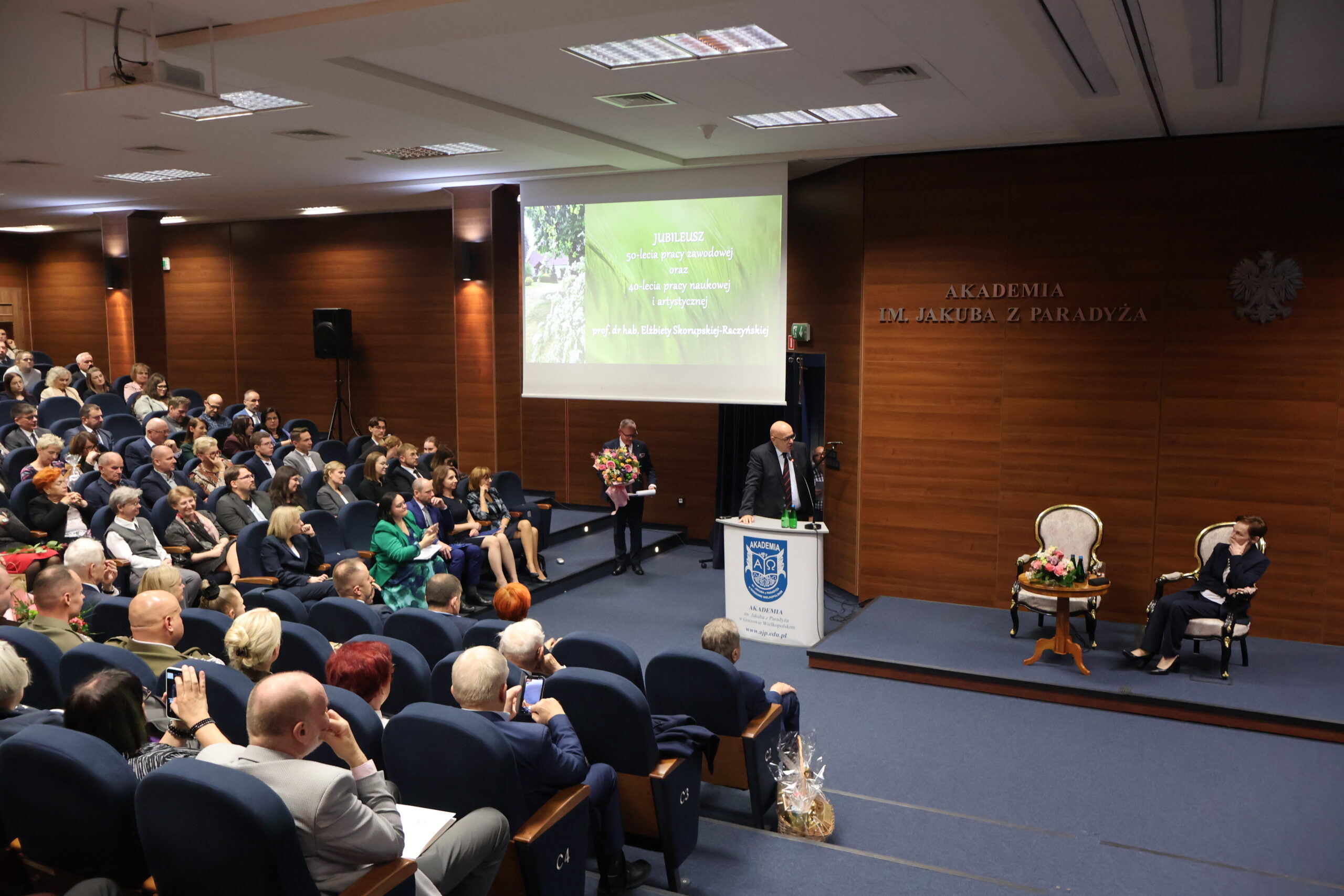 Na zdjęciu przemawia Kanclerz Uczelni mgr Roman Gawroniak.
