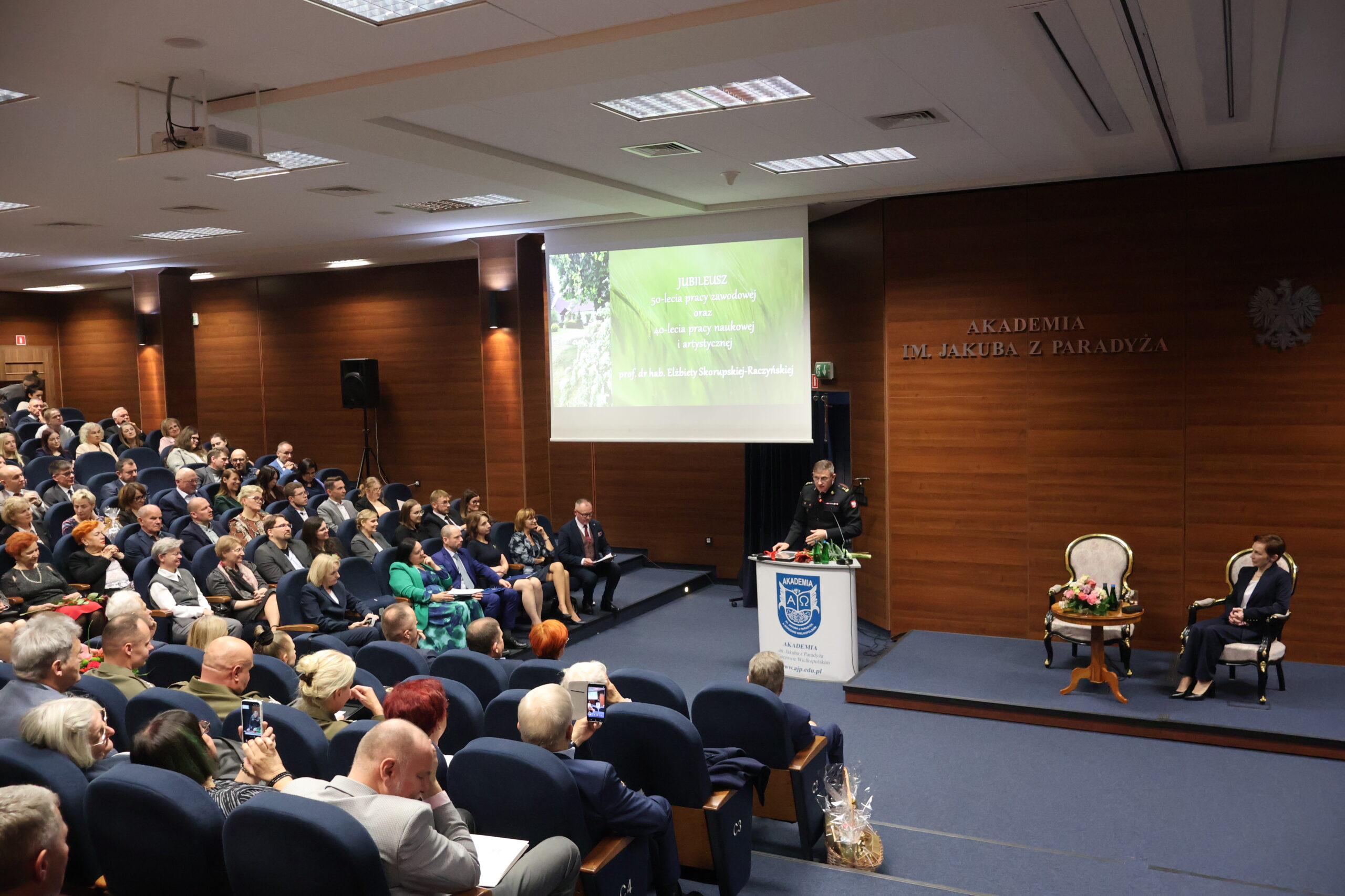 Na zdjęciu Komendant Miejski Państwowej Straży Pożarnej w Gorzowie Wielkopolskim bryg. Dariusz Szymura oraz Rektor prof. dr hab. Elżbieta Skorupska-Raczyńska.