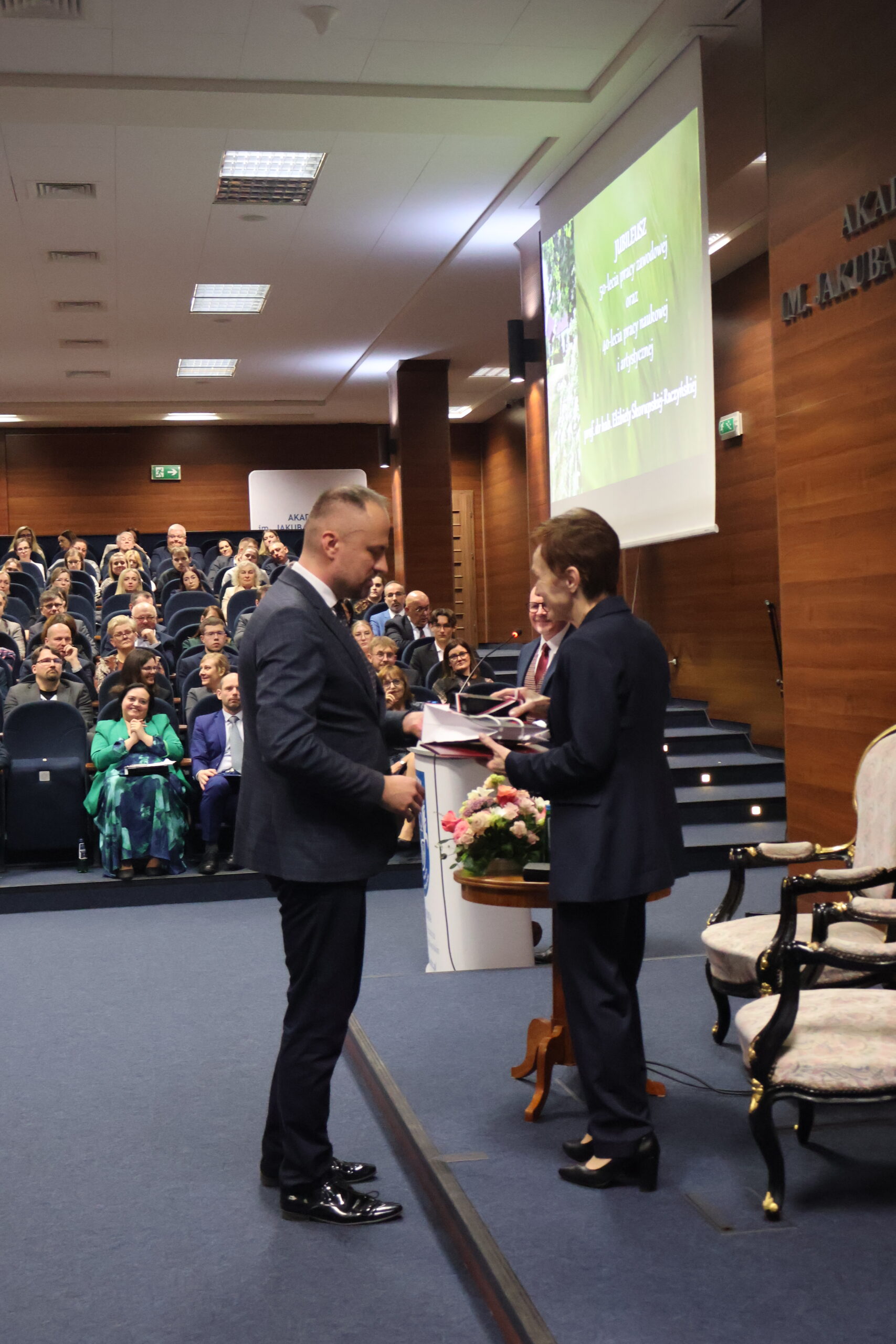 Na zdjęciu Wicewojewoda Lubuski Maciej Siwicki oraz Rektor prof. dr hab. Elżbieta Skorupska-Raczyńska.