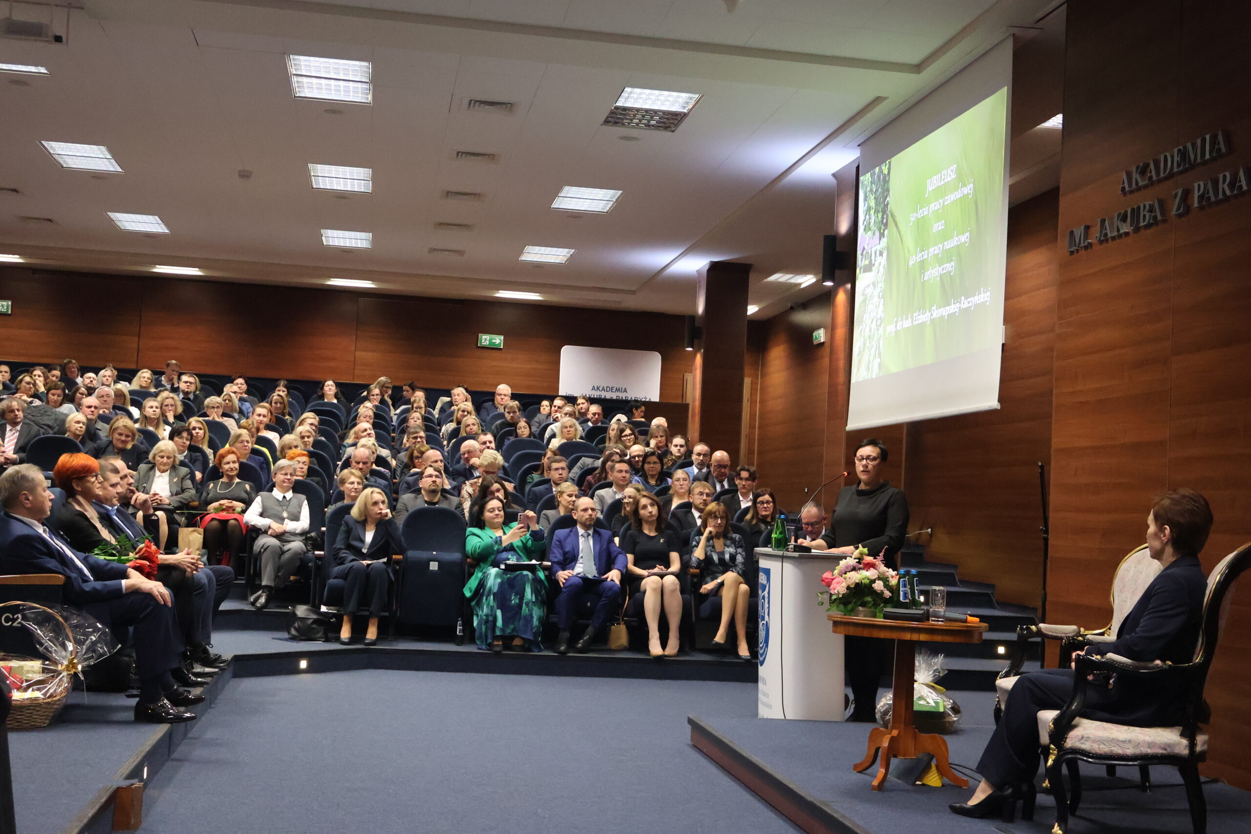 Na zdjęciu zabiera głos Wiceprzewodnicząca Okręgowej Rady Pielęgniarek i Położnych w Gorzowie Wielkopolskim Gabriela Ceranowicz.