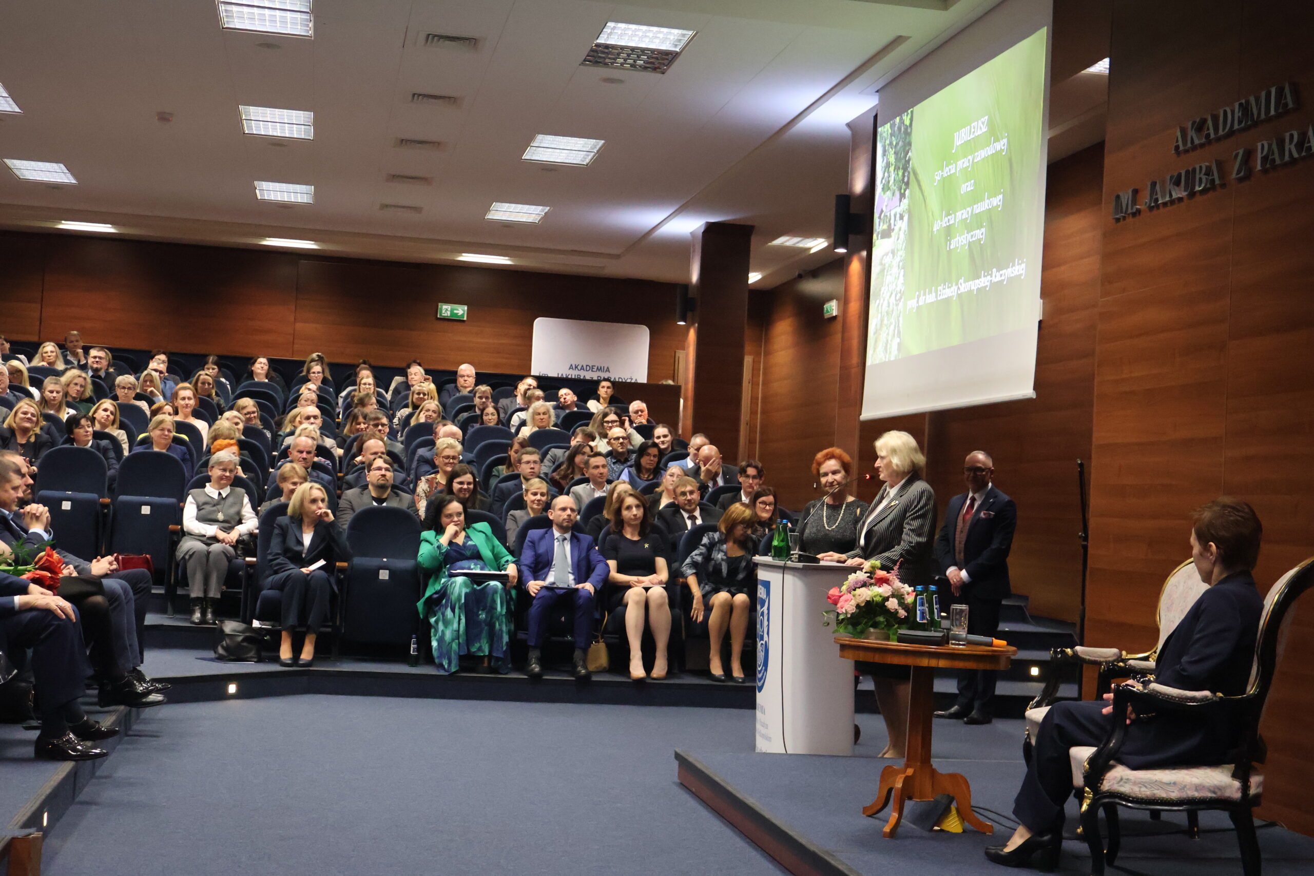 Na zdjęciu Prezes Uniwersytetu Trzeciego Wieku w Dębnie Aniela Kołodziej.