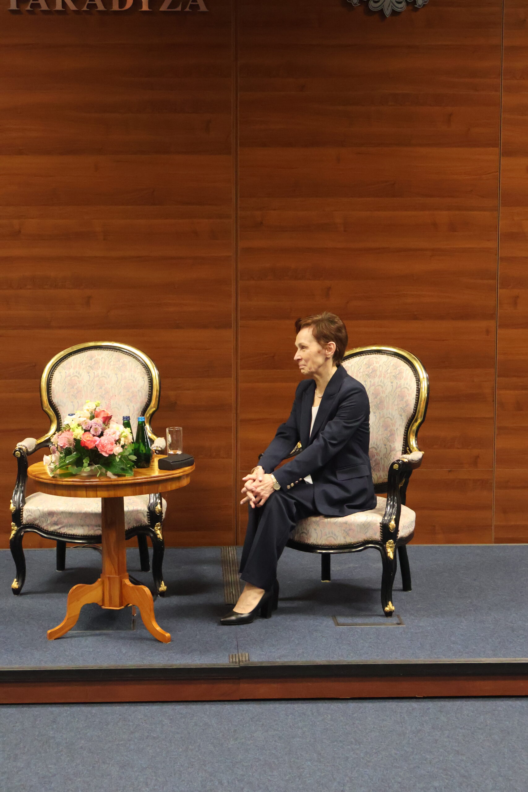 Na zdjęciu siedzi Rektor Uczelni prof. dr hab. Elżbieta Skorupska-Raczyńska.