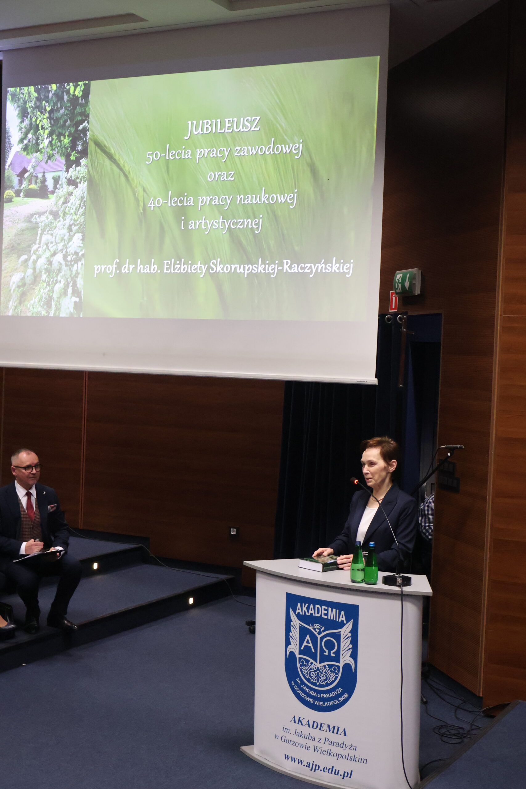 Na zdjęciu przemawia Rektor Uczelni prof. dr hab. Elżbieta Skorupska-Raczyńska.