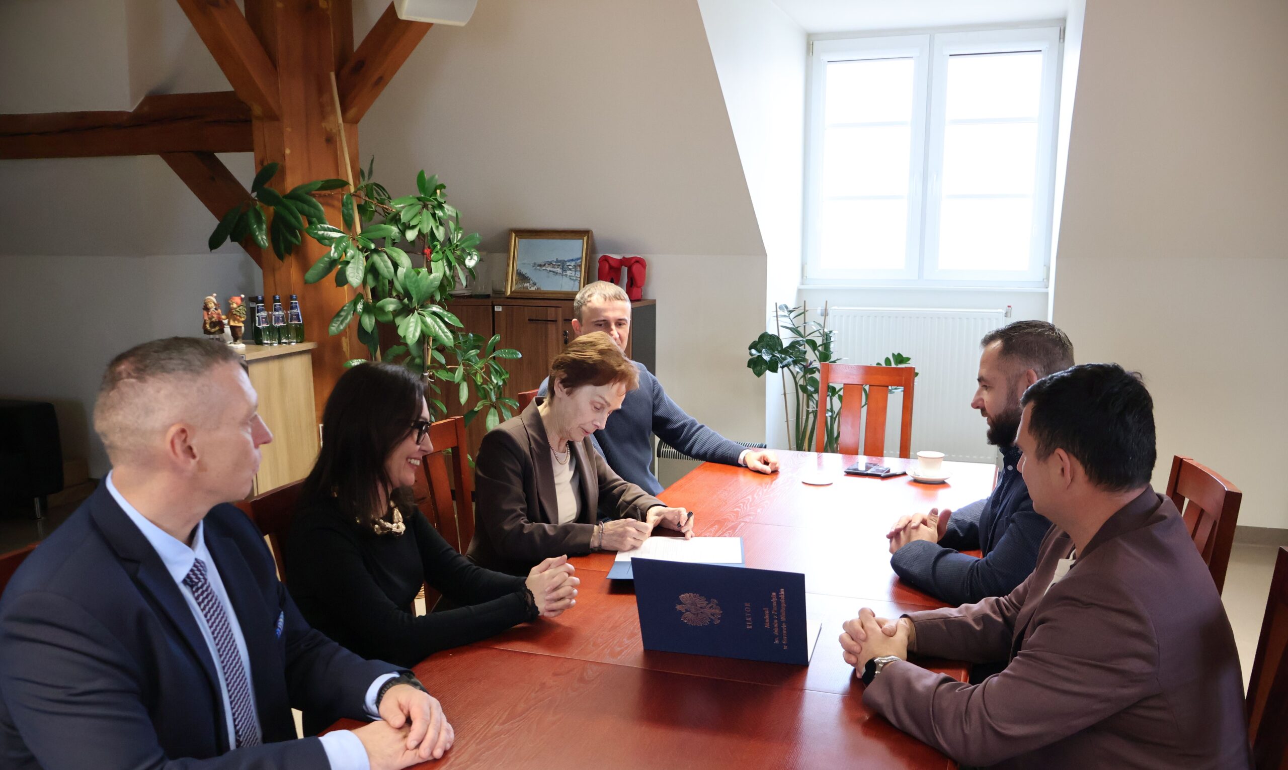 Podpisanie porozumienia o współpracy pomiędzy Akademią im. Jakuba z Paradyża a Fundacją LEVEL UP w Gorzowie Wielkopolskim.