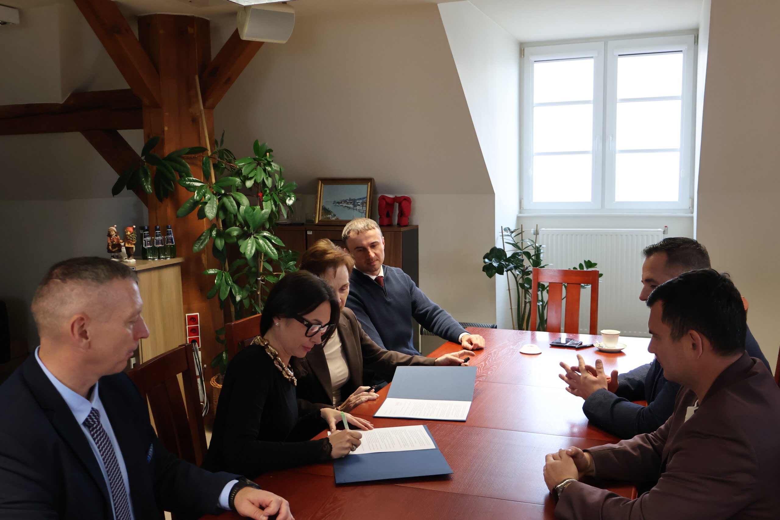 Podpisanie porozumienia o współpracy pomiędzy Akademią im. Jakuba z Paradyża a Fundacją LEVEL UP w Gorzowie Wielkopolskim.