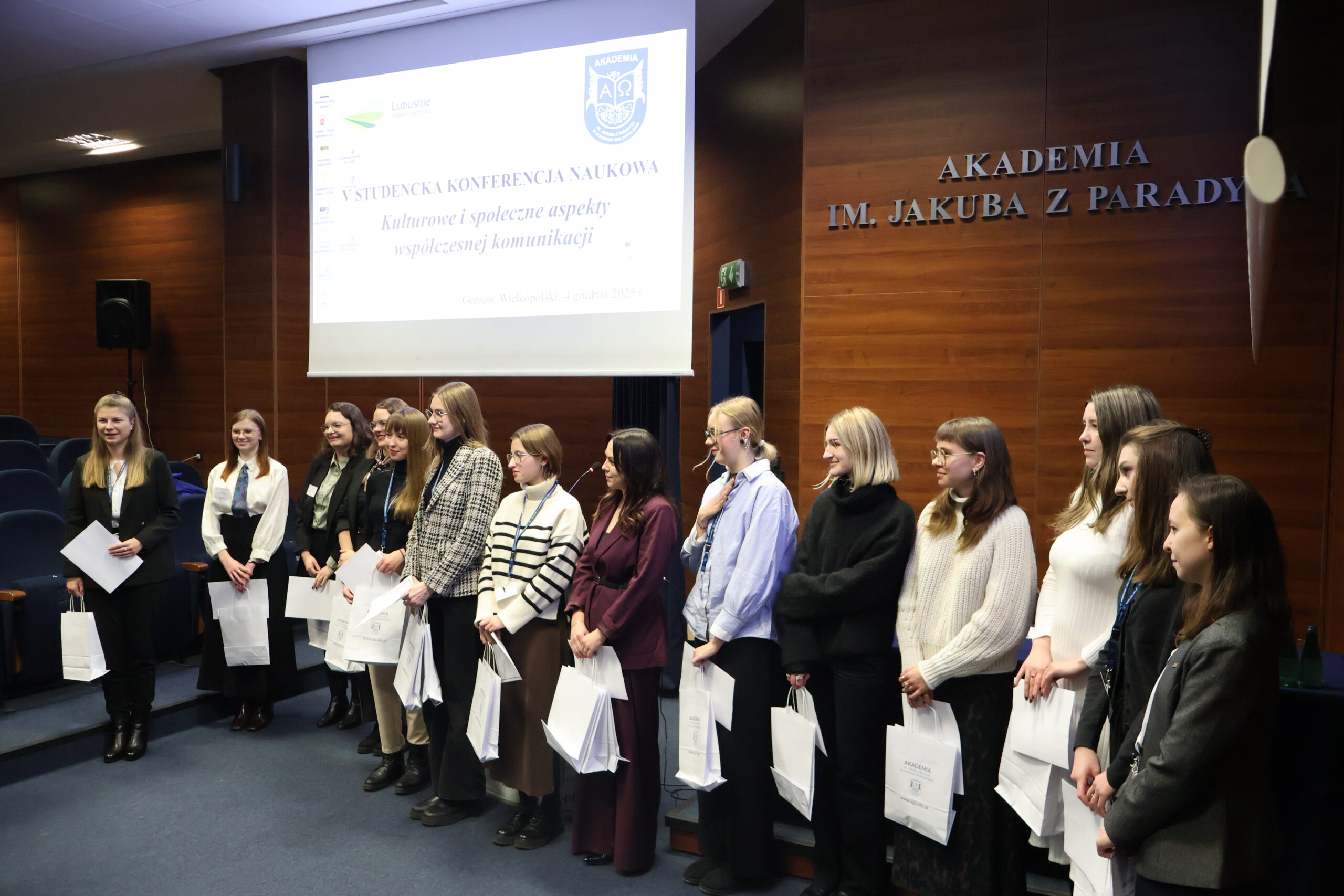 Studenci i doktoranci o współczesnej komunikacji