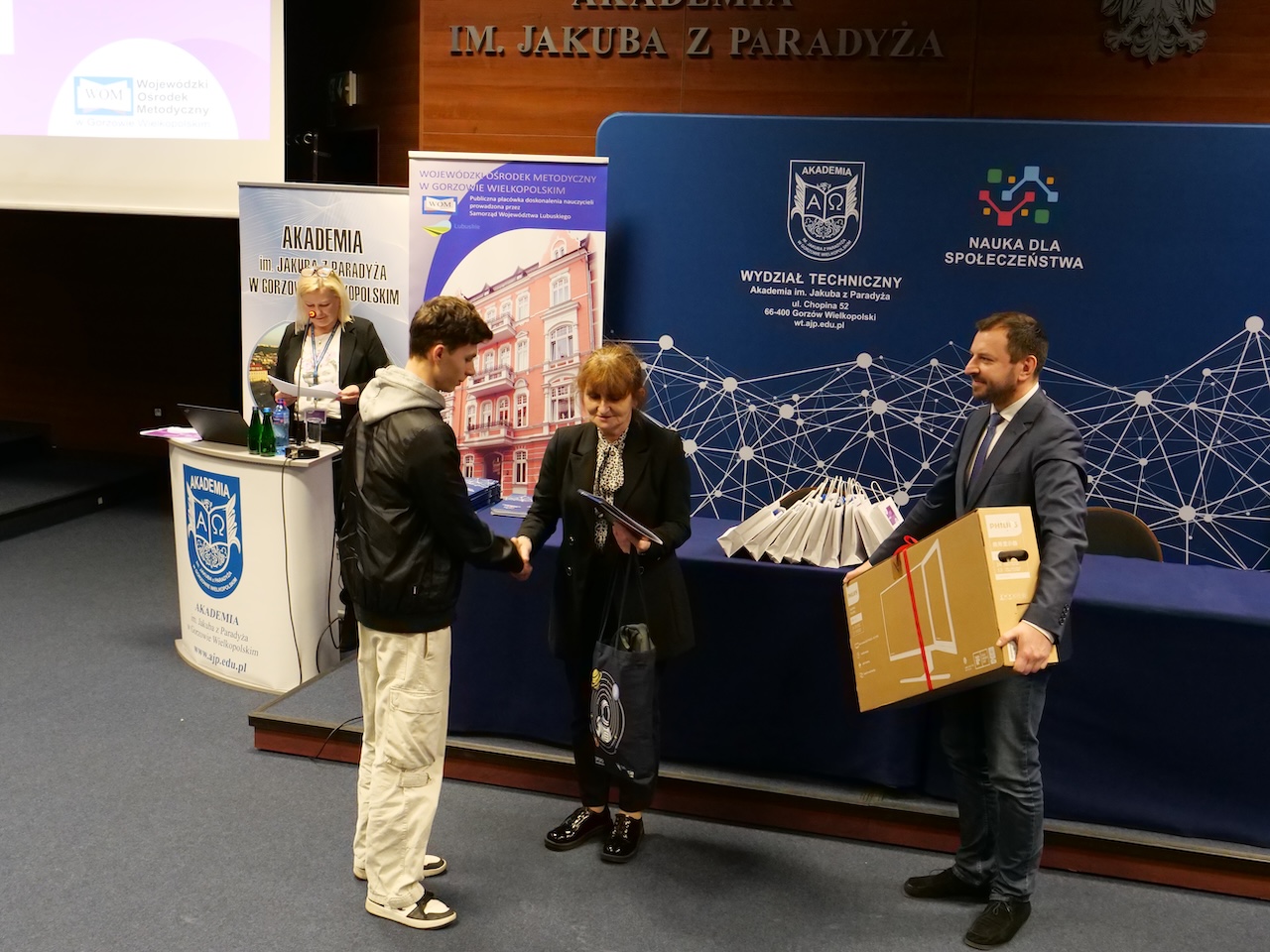 Uczestnicy konkursu Programować każdy może.