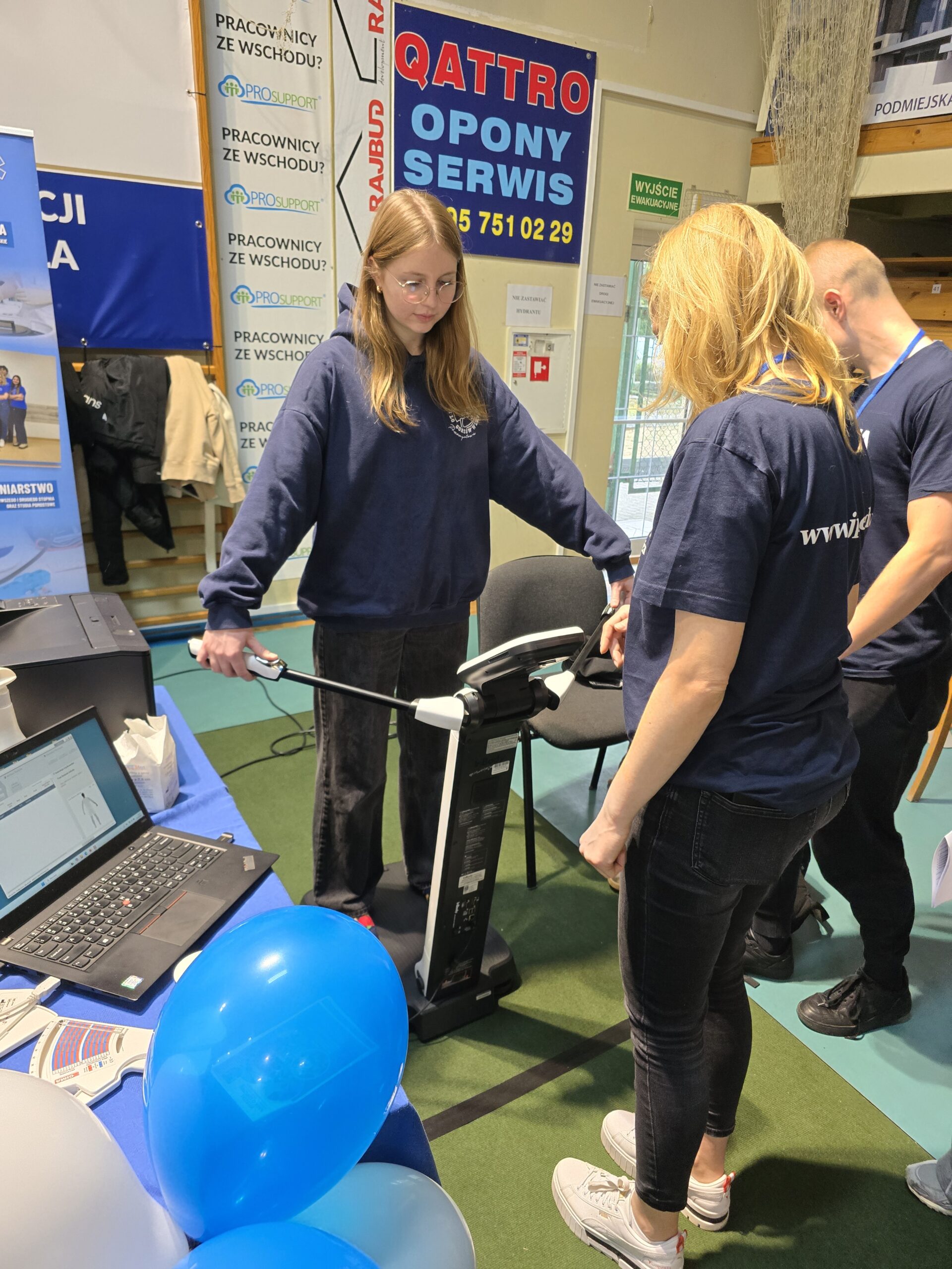 Uczestnicy podczas dnia otwartego AJP.