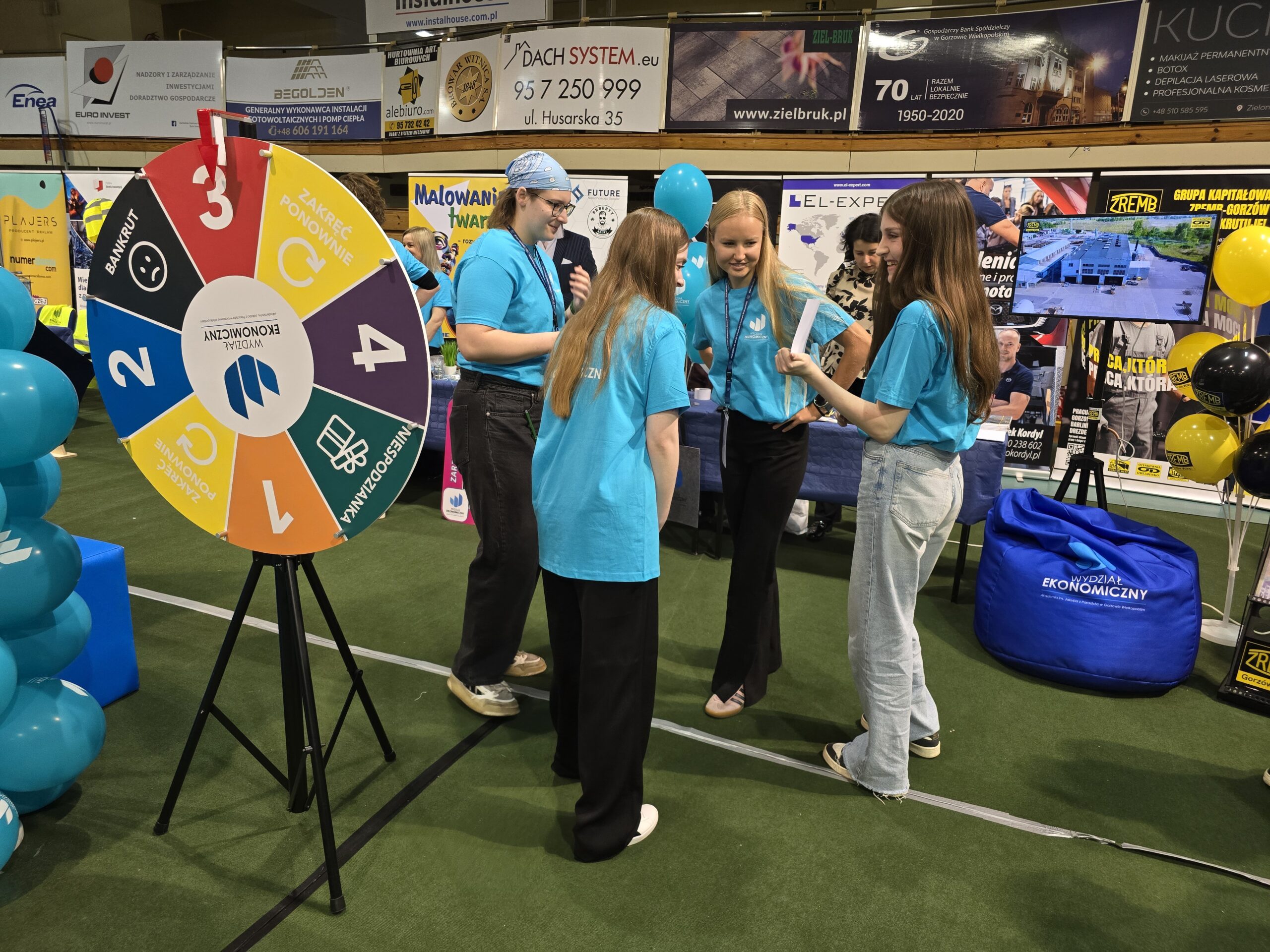 Uczestnicy podczas dnia otwartego AJP.