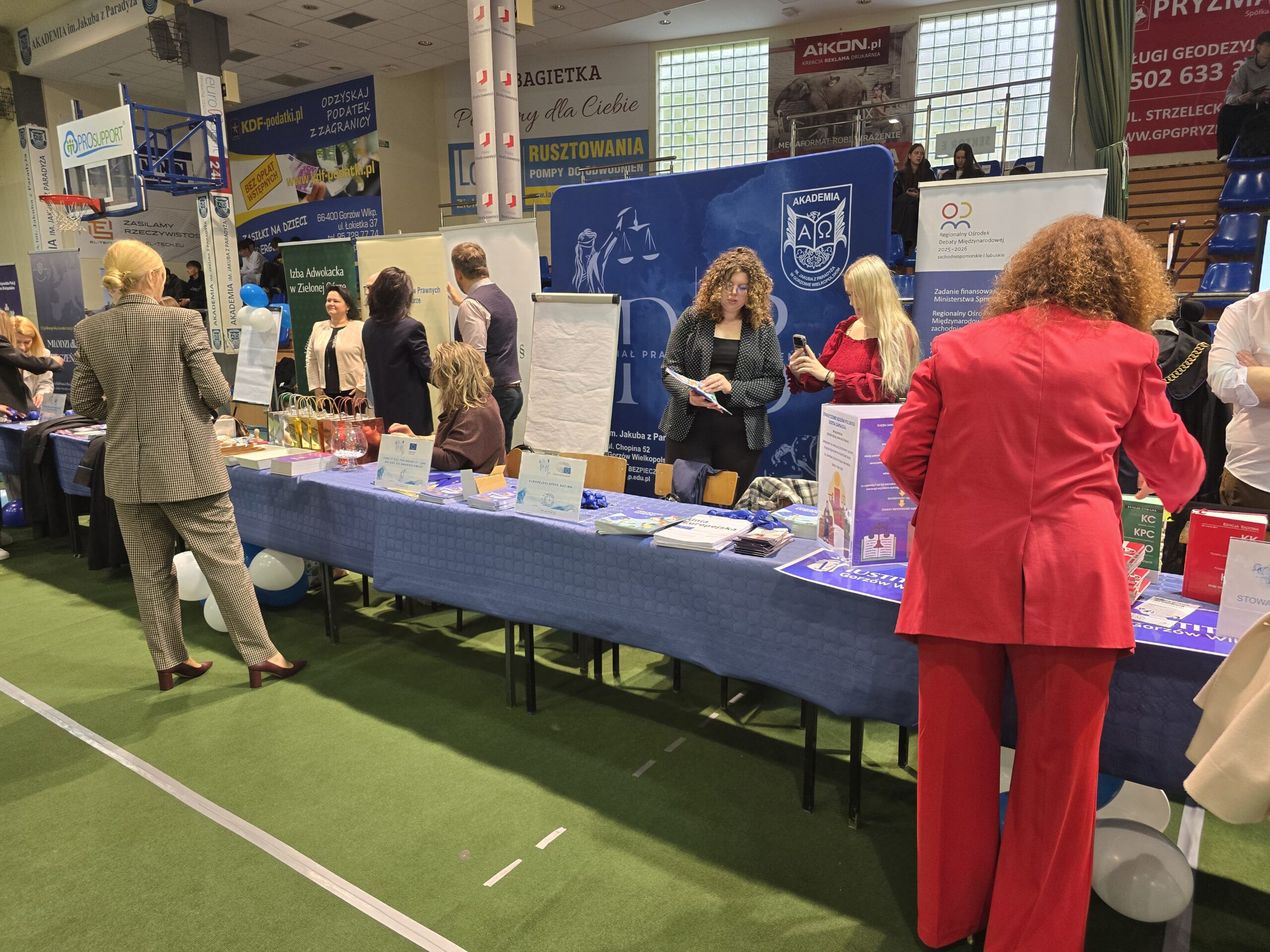 Uczestnicy podczas dnia otwartego AJP.