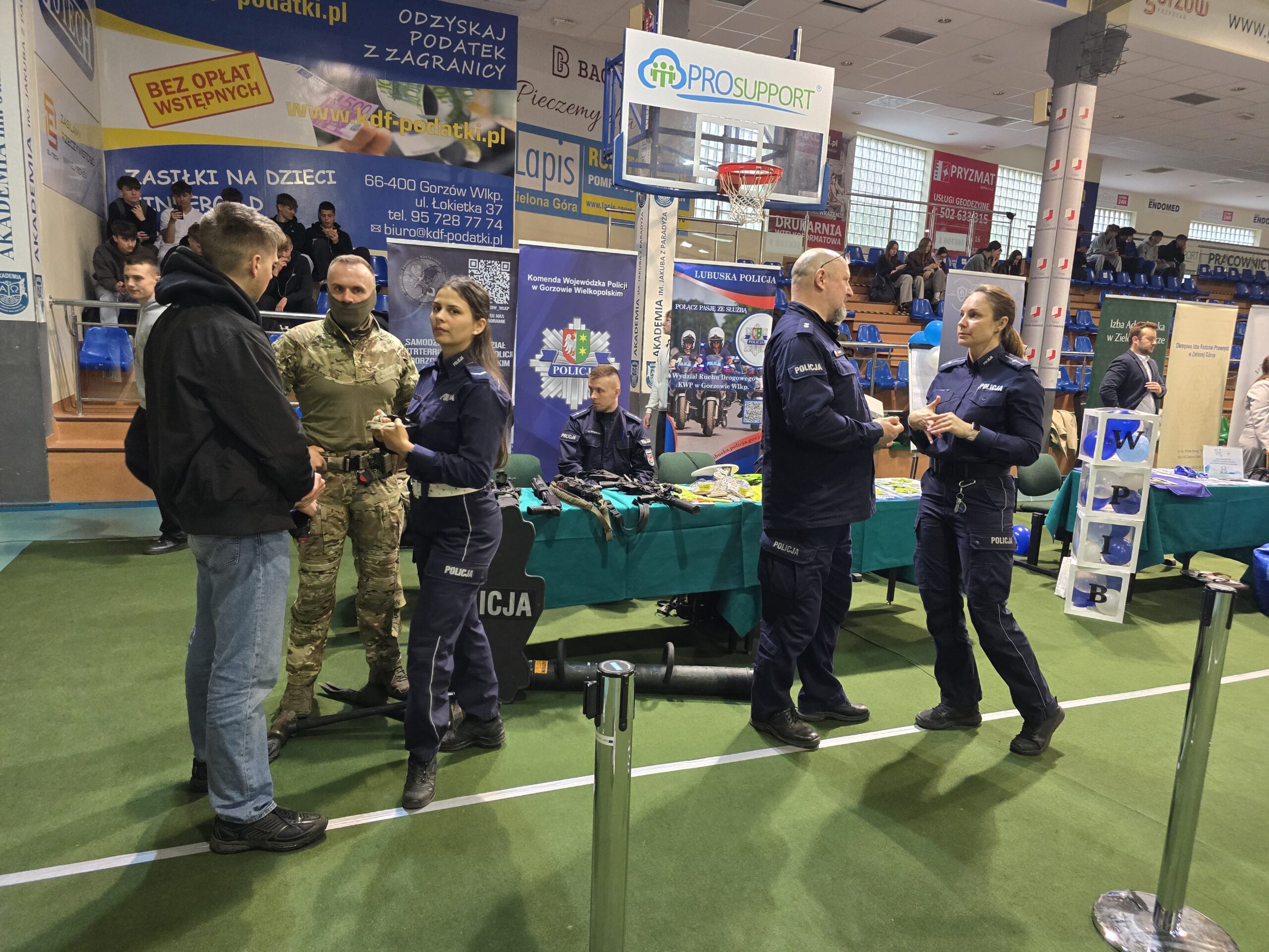 Uczestnicy podczas dnia otwartego AJP.