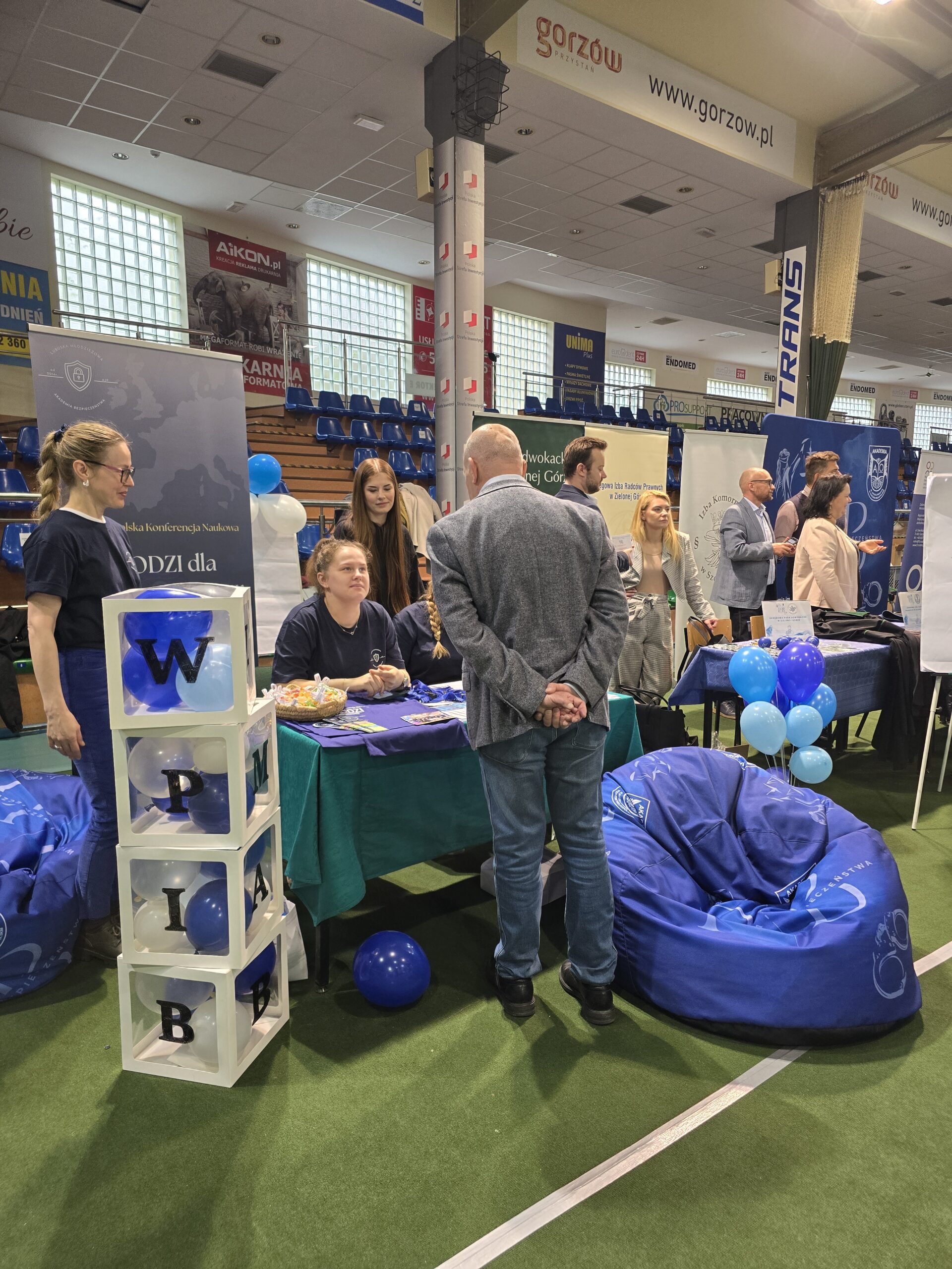 Uczestnicy podczas dnia otwartego AJP.